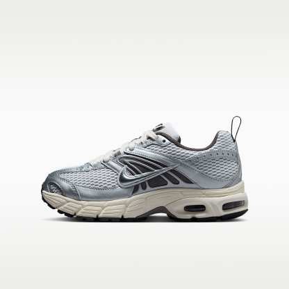 Nike Air Max Moto 2K Schuh für ältere Kinder – Platinum Tint/Cave Stone/Anthracite/Metallic Silver