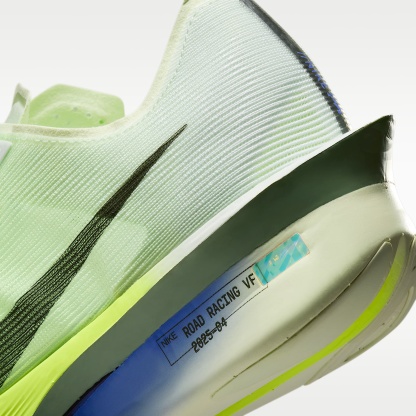 Nike Vaporfly 4 Straßenlaufschuh für Wettkämpfe (Herren) – Barely Green/Volt Tint/Sapphire/Black Spruce