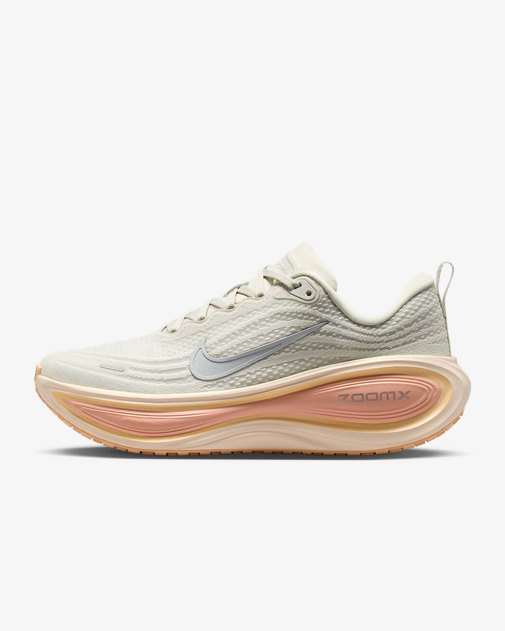 Nike Vomero Plus Straßenlaufschuh (Damen) – Light Bone/Arctic Orange/Ice Peach/Metallic Silver