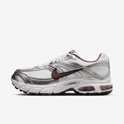 Nike Air Max Moto 2K Schuh mit reflektierenden Akzenten (Damen) – Weiß/Metallic Silver/Schwarz/Tattoo
