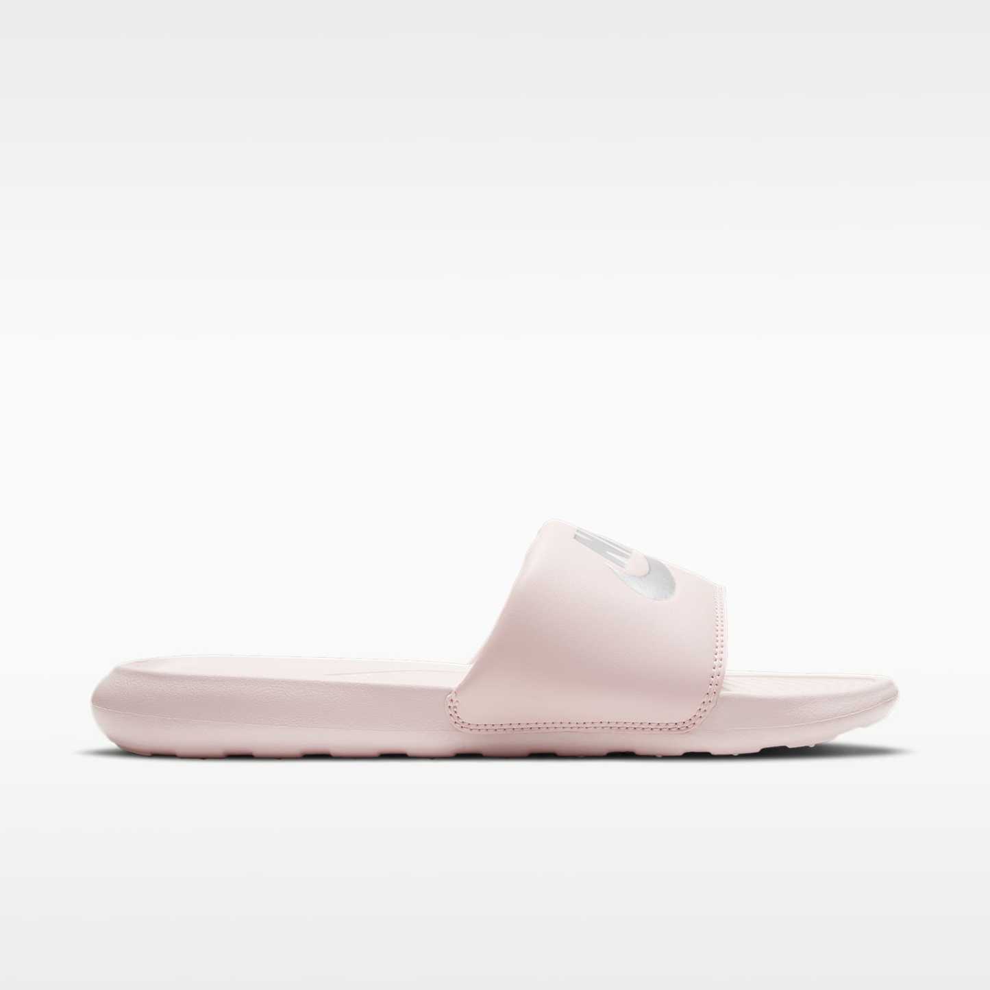Nike Victori One Damen-Badeslipper – Barely Rose/Barely Rose/Metallic Silver