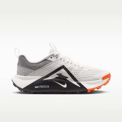 Nike Wildhorse 10 Traillaufschuh (Damen) – Summit White/Safety Orange/Phantom/Schwarz