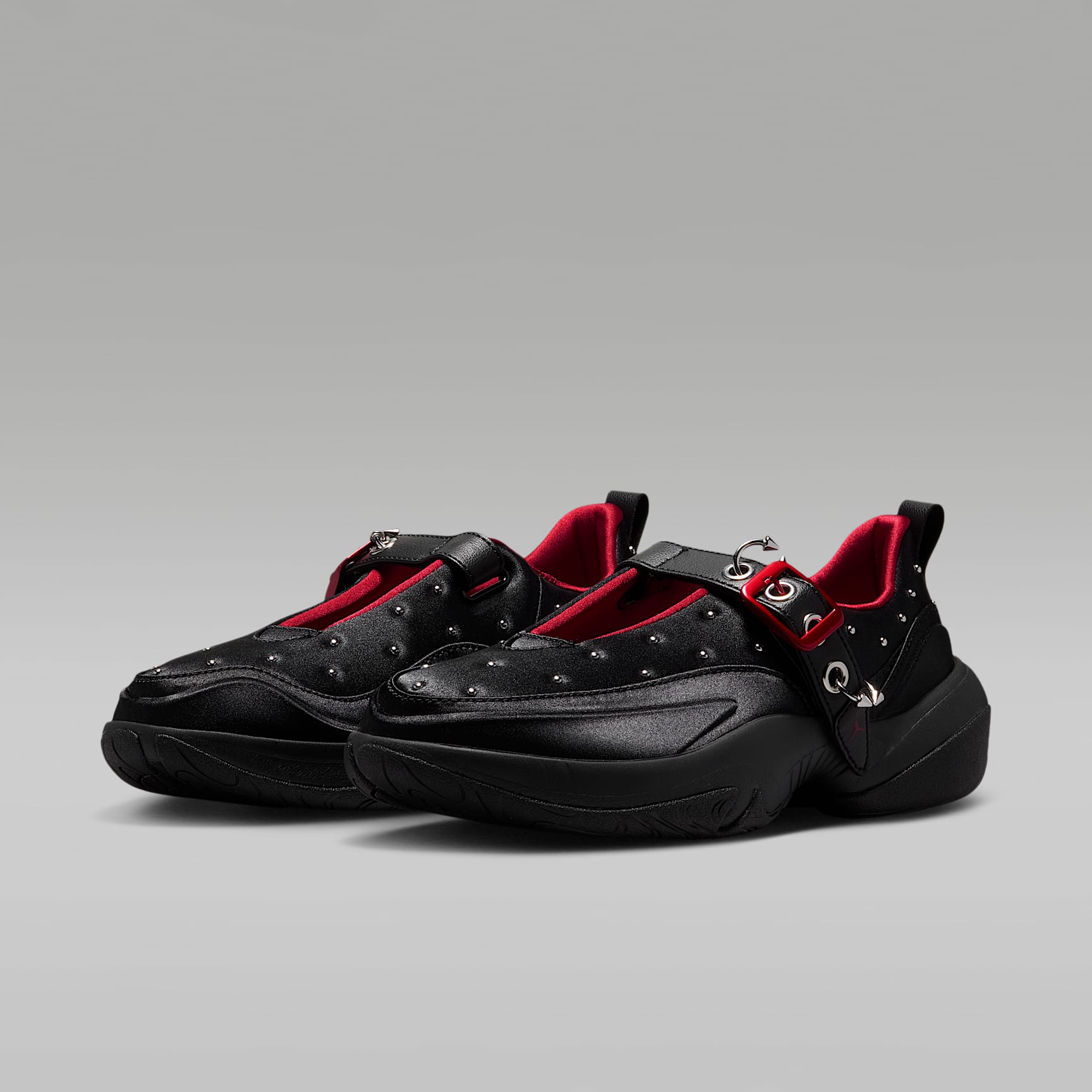 Jordan Pointe Schuh (Damen) – Weiß/Schwarz/Metallic Silver/University Red