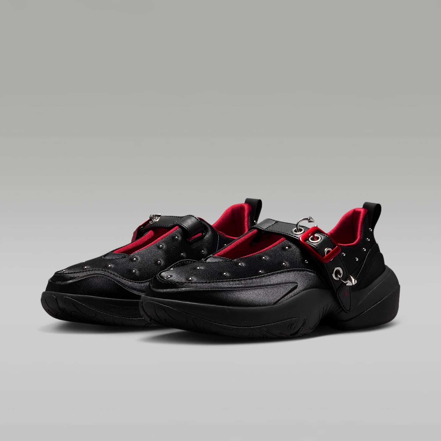 Jordan Pointe Schuh (Damen) – Weiß/Schwarz/Metallic Silver/University Red