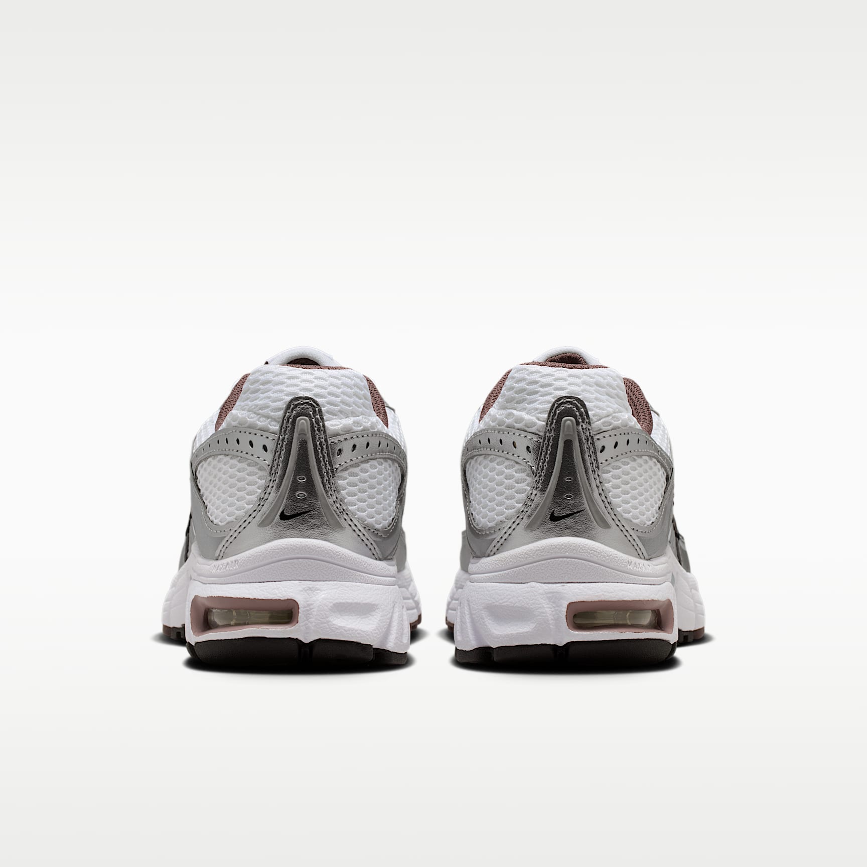 Nike Air Max Moto 2K Schuh mit reflektierenden Akzenten (Damen) – Weiß/Metallic Silver/Schwarz/Tattoo