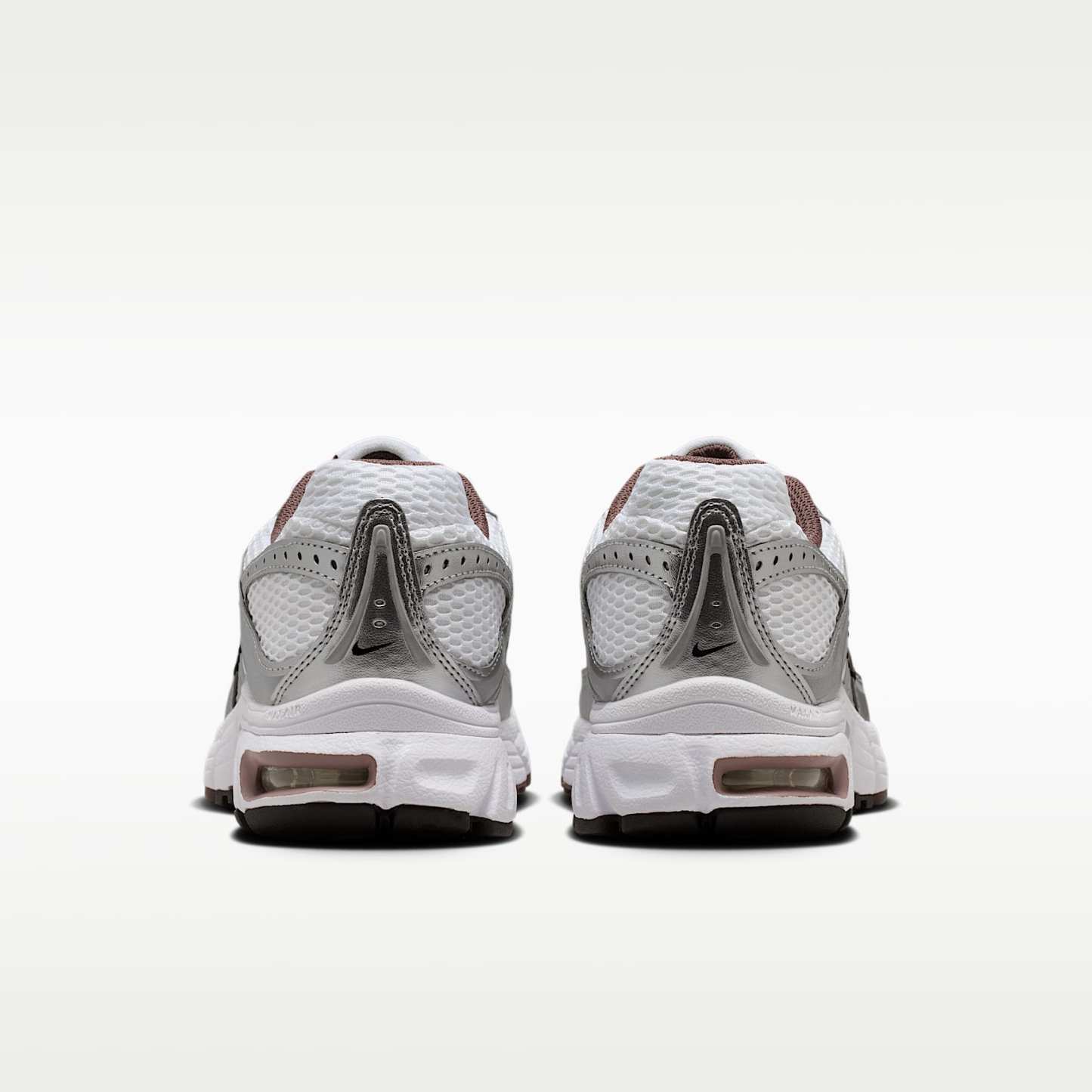 Nike Air Max Moto 2K Schuh mit reflektierenden Akzenten (Damen) – Weiß/Metallic Silver/Schwarz/Tattoo