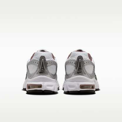 Nike Air Max Moto 2K Schuh mit reflektierenden Akzenten (Damen) – Weiß/Metallic Silver/Schwarz/Tattoo