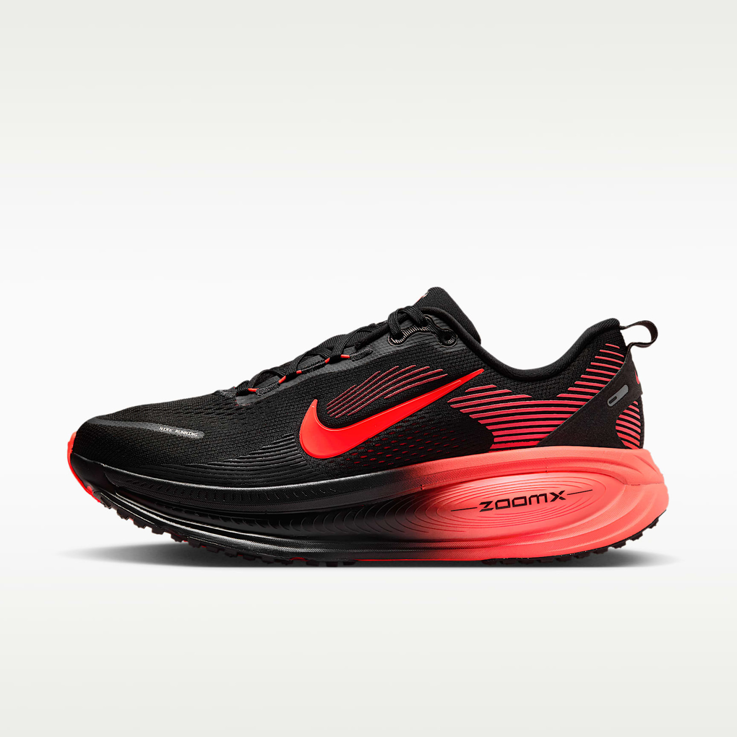 Nike Vomero 18 Straßenlaufschuh (Herren) – Schwarz/University Red/Anthracite/Bright Crimson