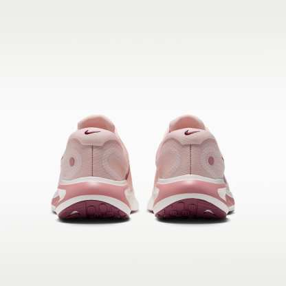 Nike Journey Run Straßenlaufschuh für Damen – Orange Pearl/Rust Pink/Sail/Pink Smoke