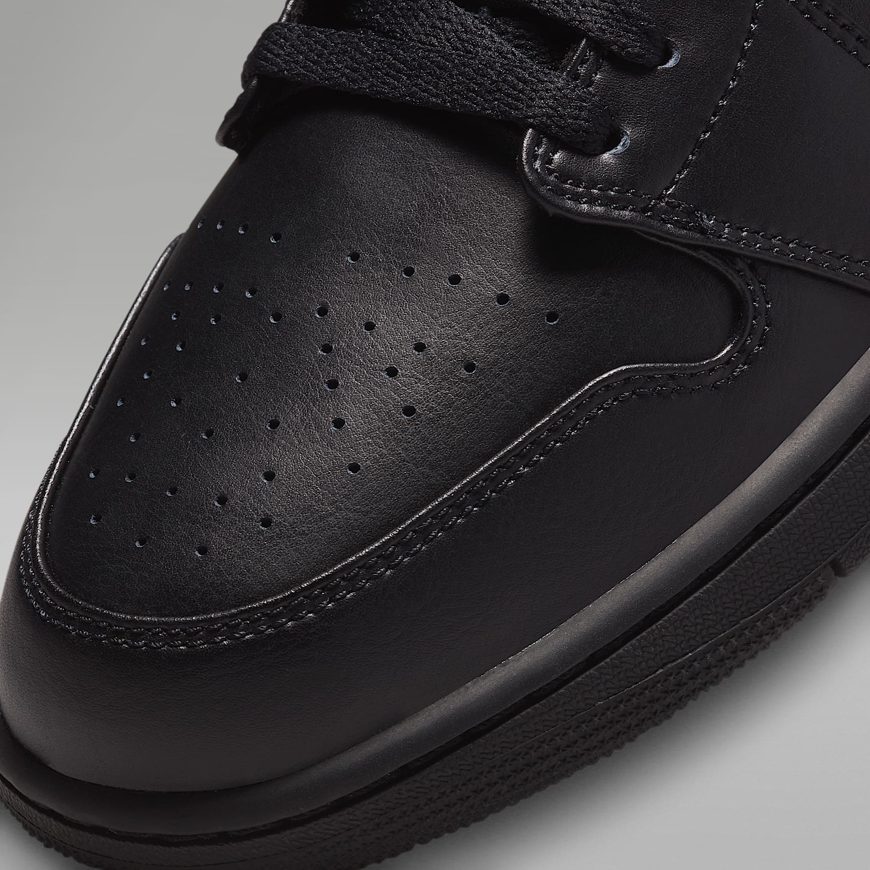 Air Jordan 1 Low Herrenschuh – Schwarz/Schwarz/Schwarz