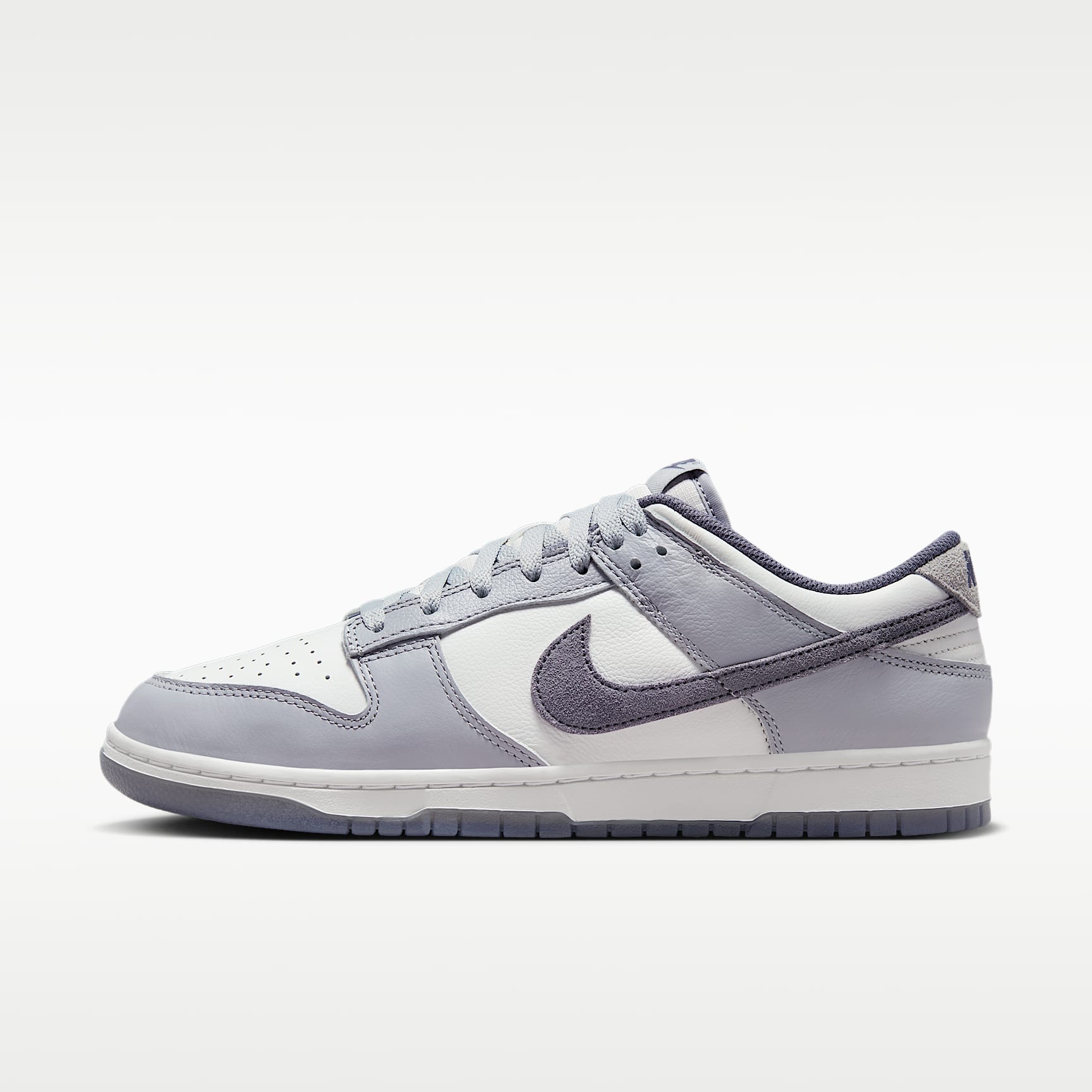Nike Dunk Low Retro SE Herrenschuh – Weiß/Platinum Tint/Pure Platinum/Light Carbon