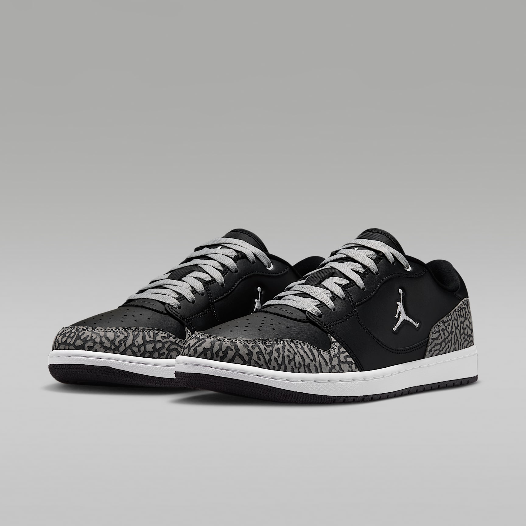 Jordan Court Connect Low SE Schuh (Herren) – Schwarz/Light Smoke Grey/Dark Grey/Weiß