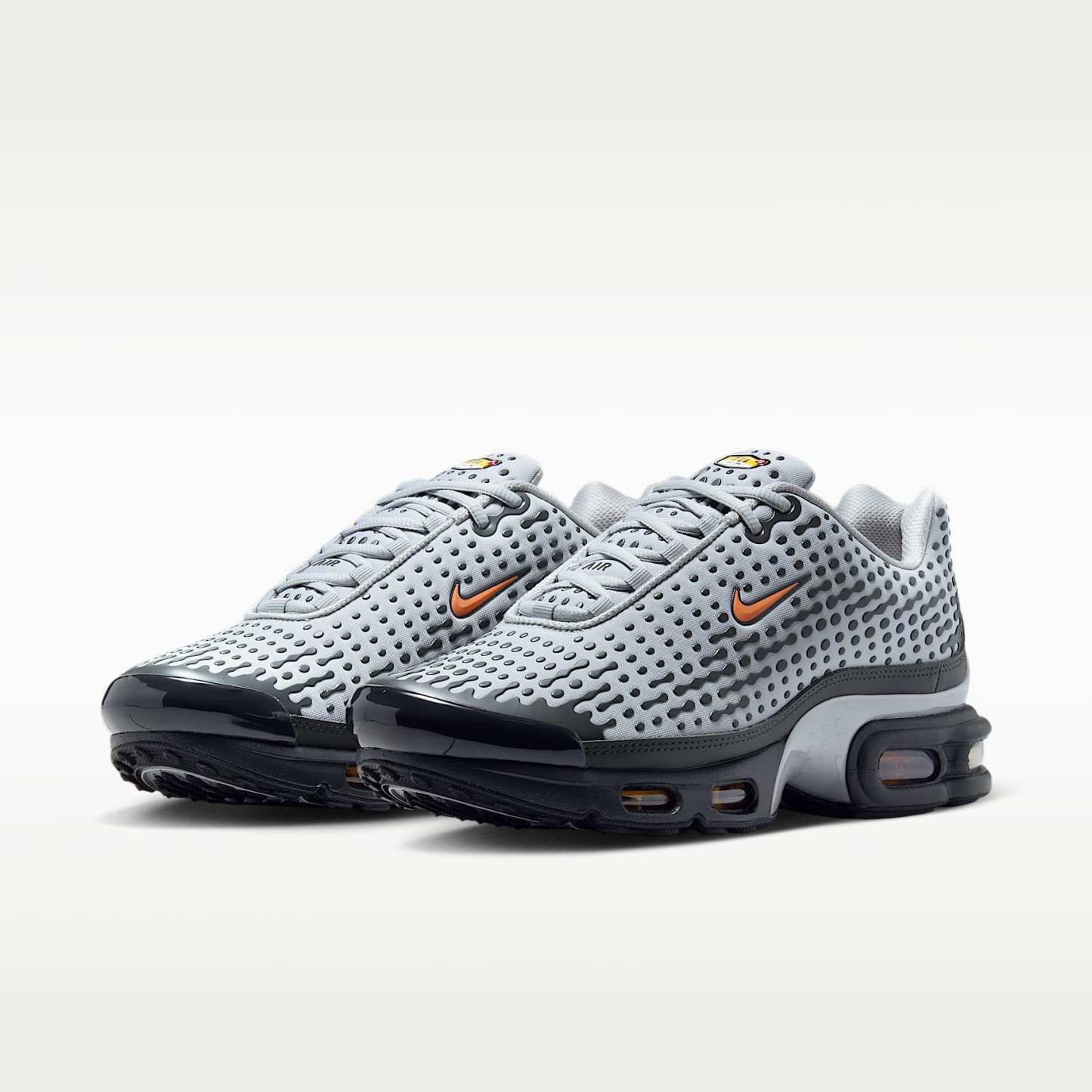 Nike Air Max Plus VII Schuh (Herren) – Light Smoke Grey/Dark Smoke Grey/Hot Curry