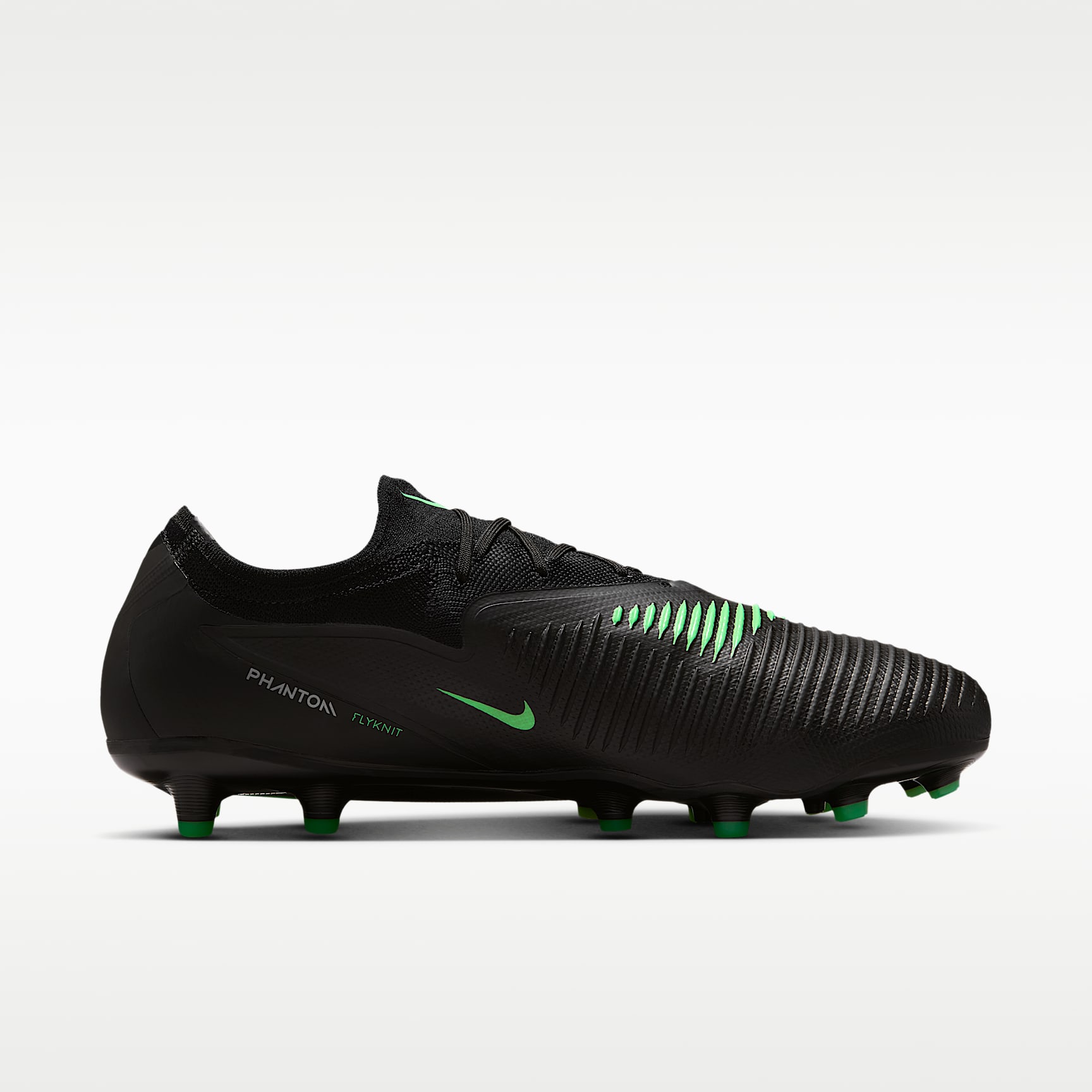 Nike Phantom 6 Low Pro Fußballschuh für Kunstrasen – Schwarz/Schwarz/Illusion Green