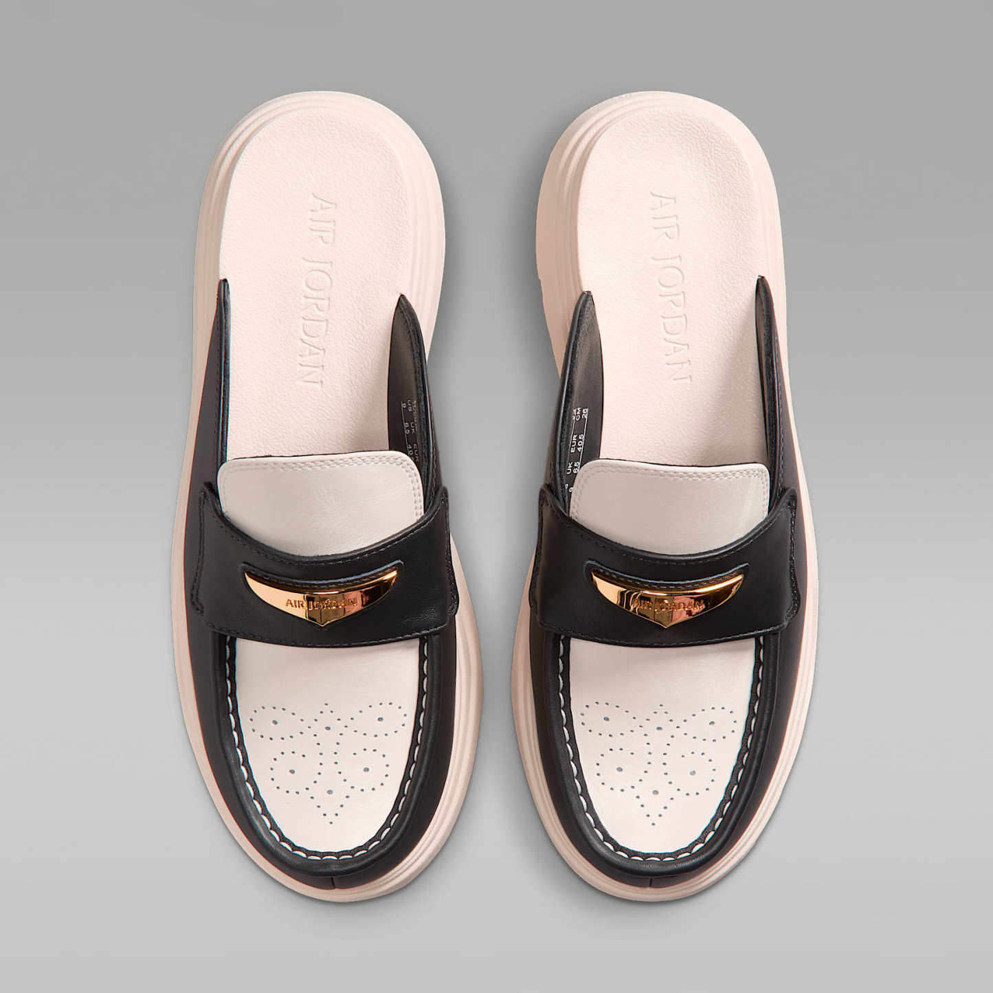Air Jordan Mule SE Mules (Damen) – Off Noir/Chalk/Metallic Gold