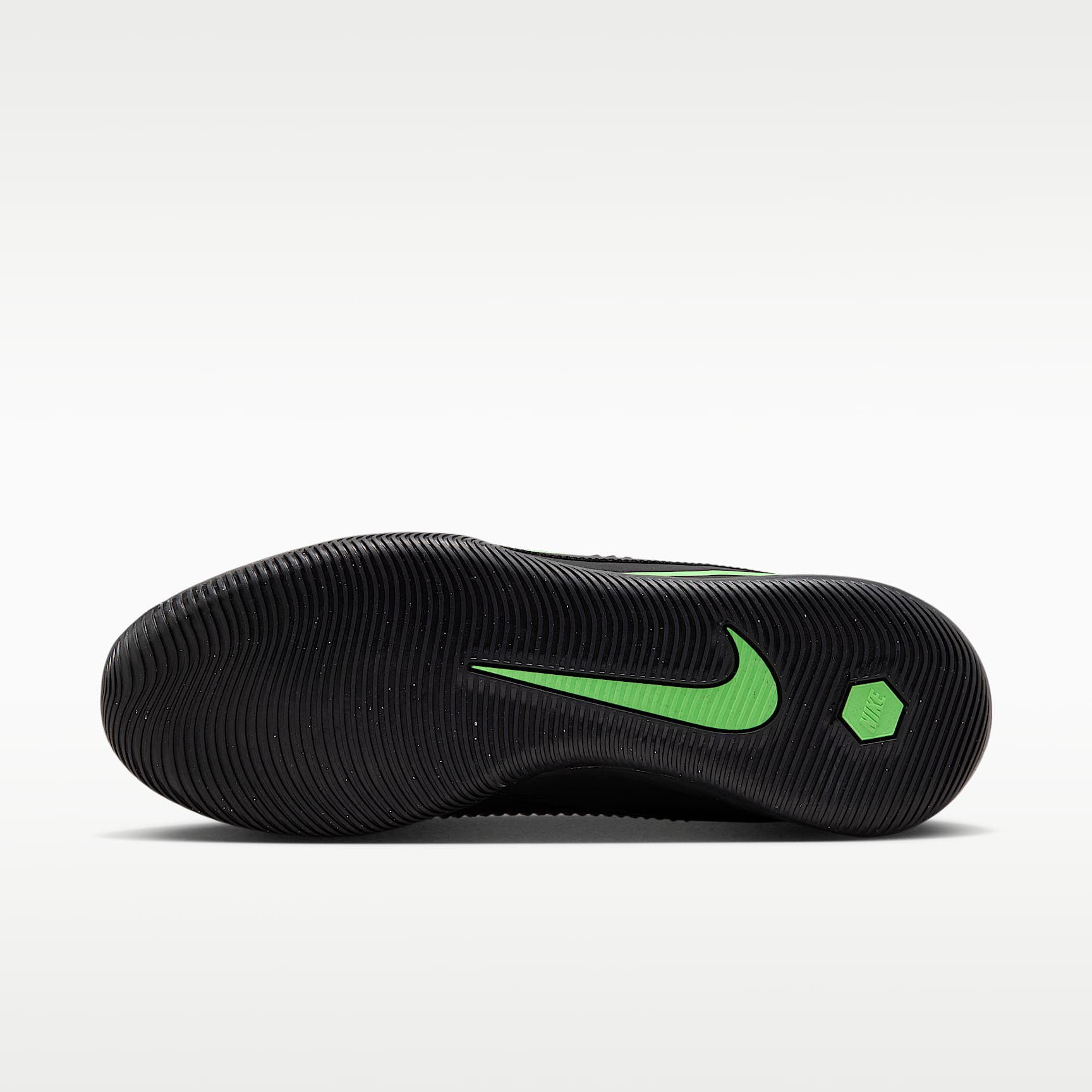 Nike Phantom 6 Low Academy Fußballschuh für Hallen- und Hartplätze – Schwarz/Schwarz/Illusion Green