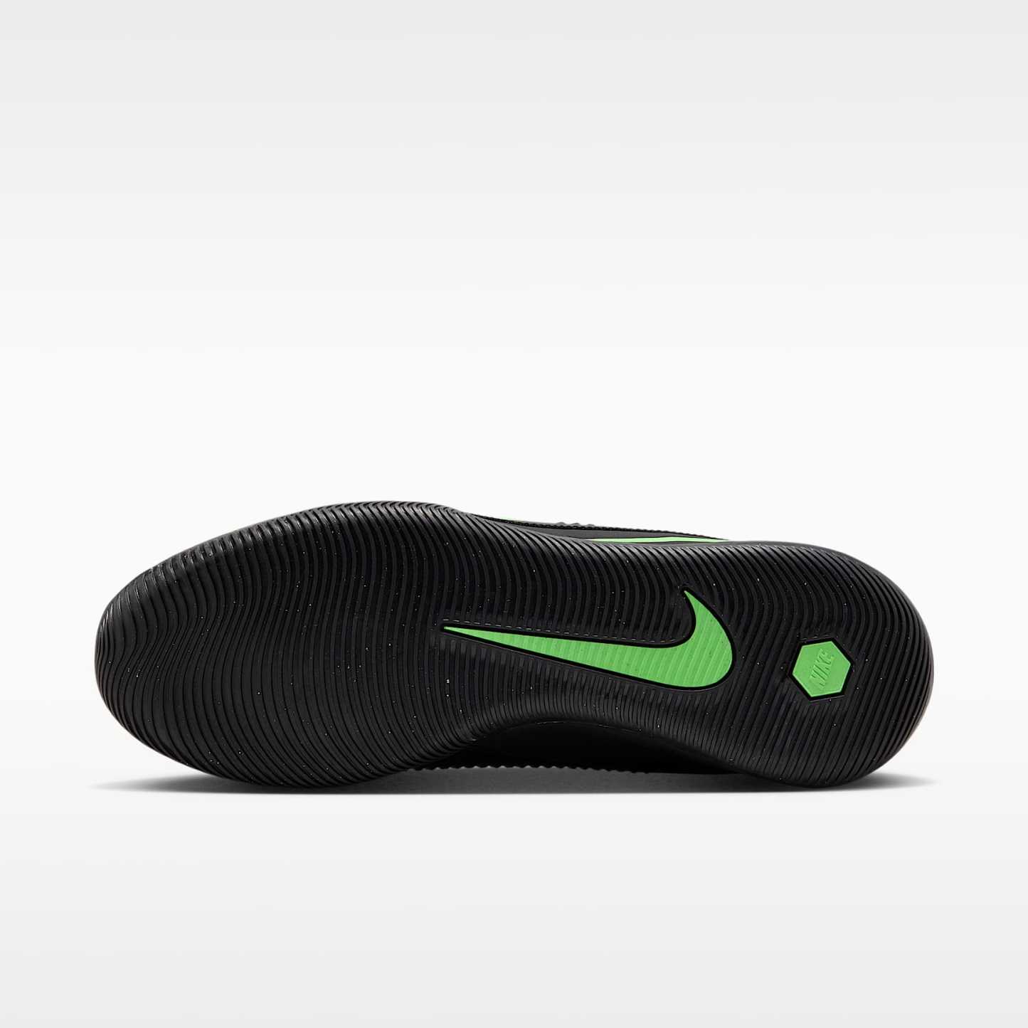 Nike Phantom 6 Low Academy Fußballschuh für Hallen- und Hartplätze – Schwarz/Schwarz/Illusion Green