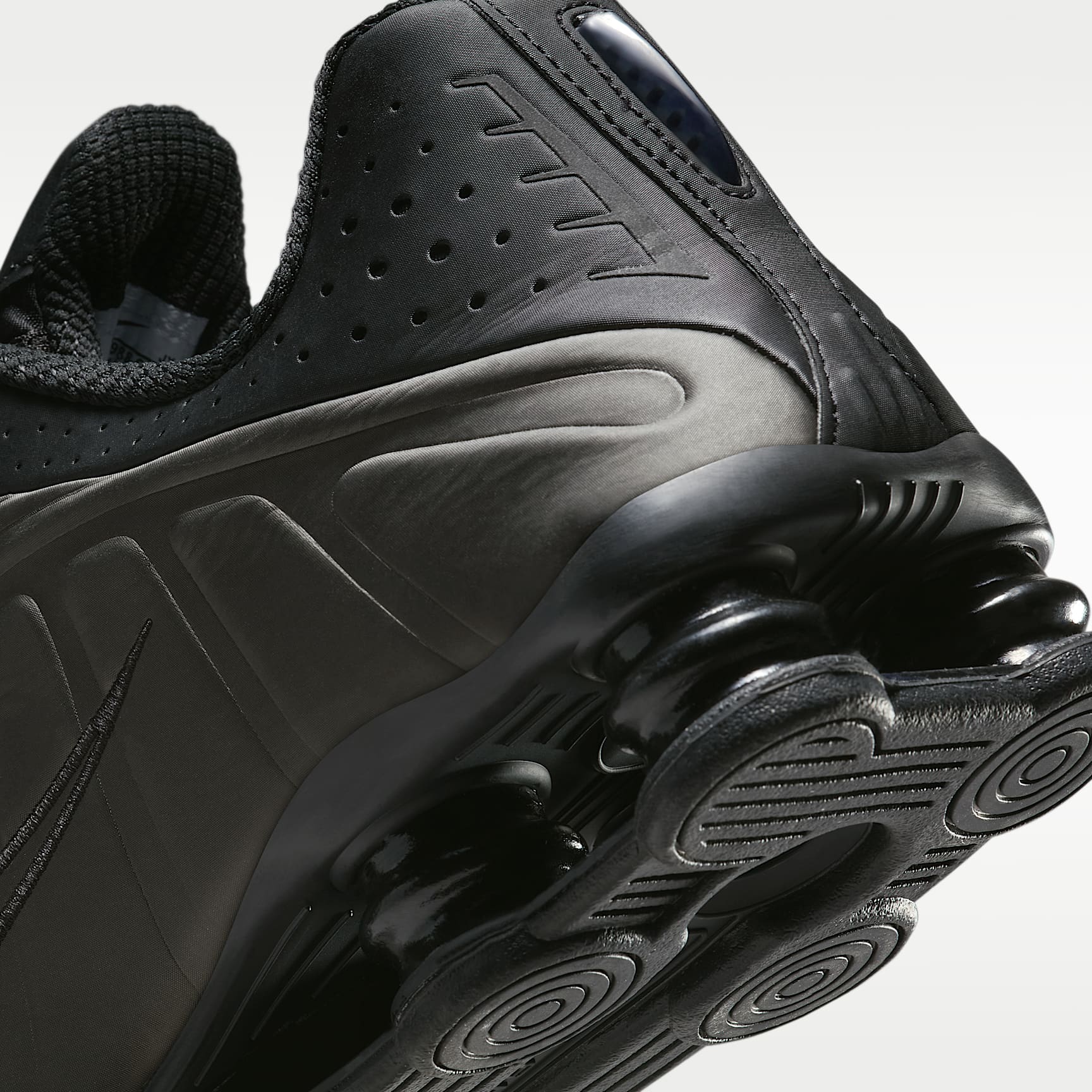Nike Shox R4 Schuh (Herren) – Schwarz/Schwarz/Bright Crimson/Schwarz