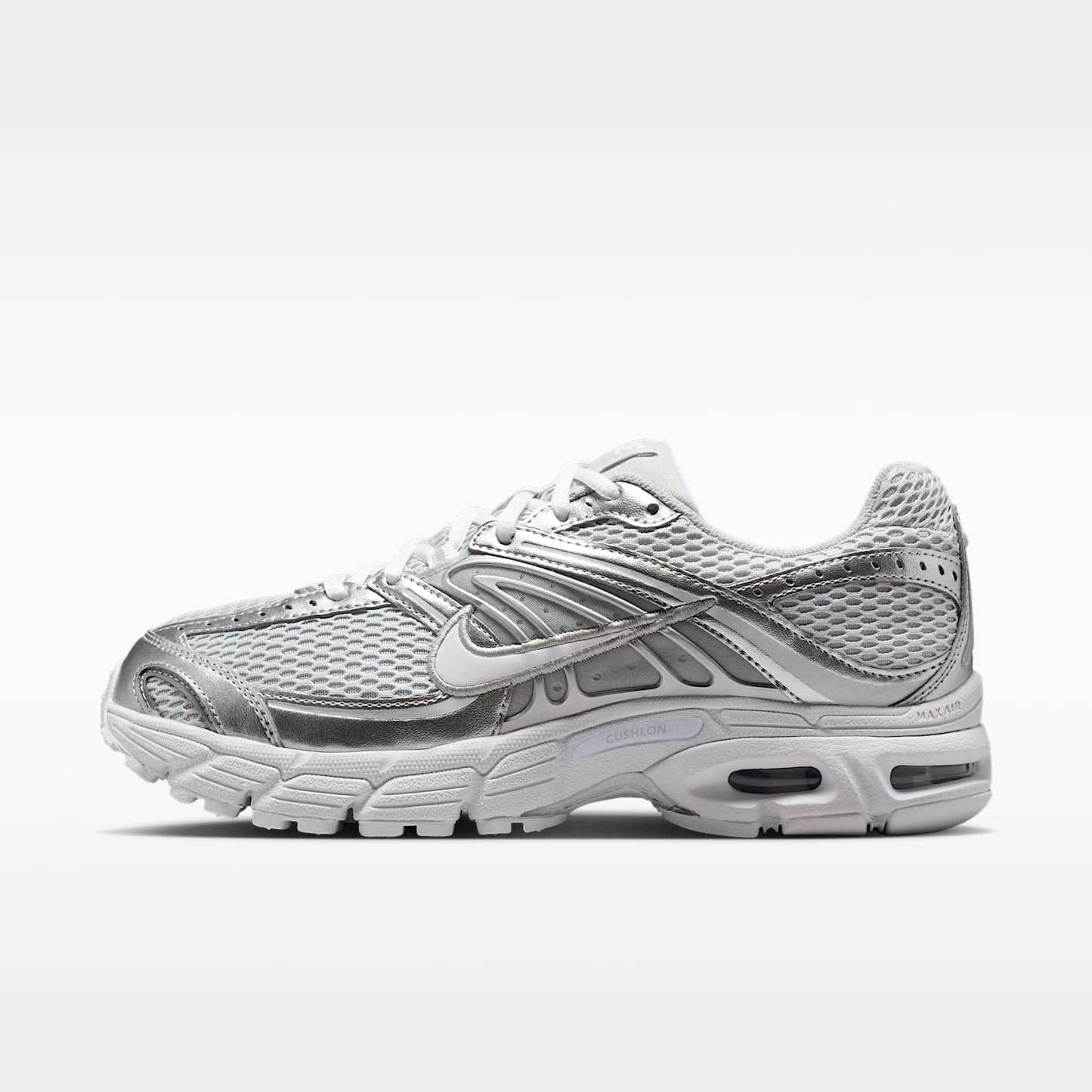 Nike Air Max Moto 2K Schuh mit reflektierenden Akzenten (Damen) – Grey Fog/Metallic Silver/Weiß
