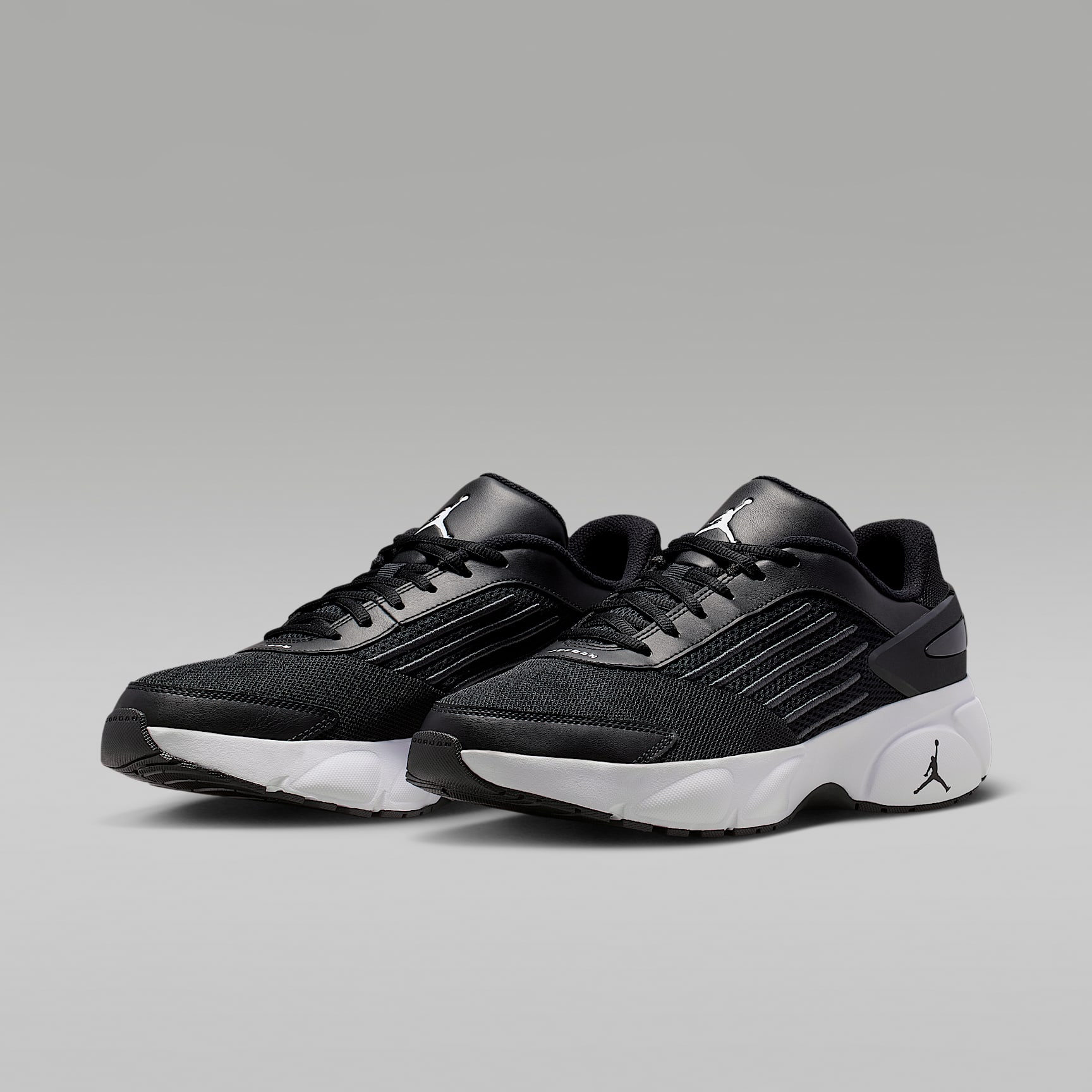 Jordan Trunner Flow Schuhe (Herren) – Schwarz/Anthracite/Weiß