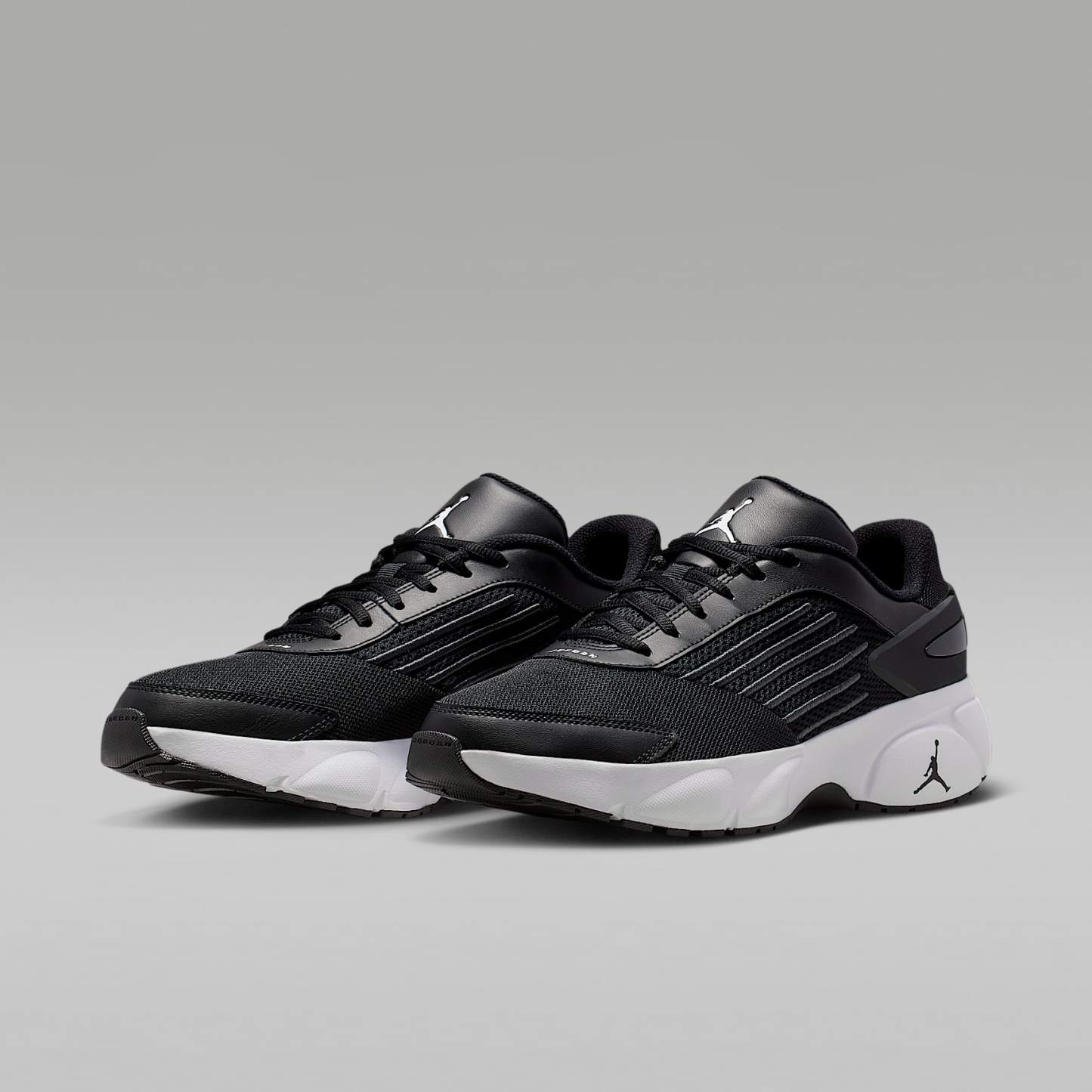 Jordan Trunner Flow Schuhe (Herren) – Schwarz/Anthracite/Weiß
