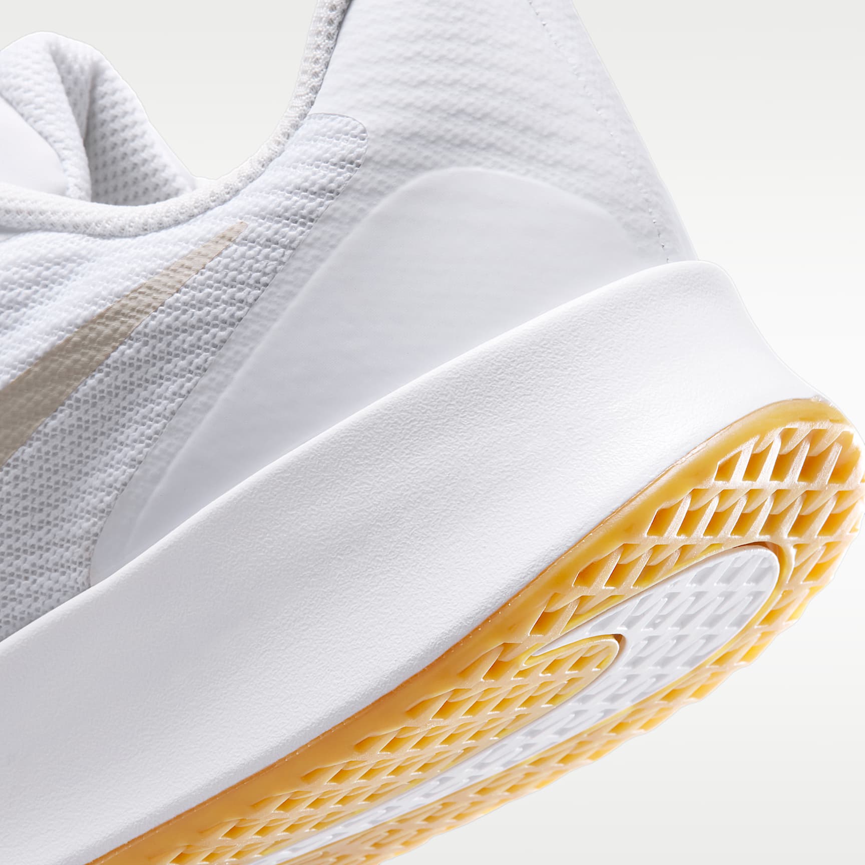 Nike Vapor Lite 3 Tennisschuh für Hartplätze (Damen) – Weiß/Summit White/Gum Yellow/Light Orewood Brown