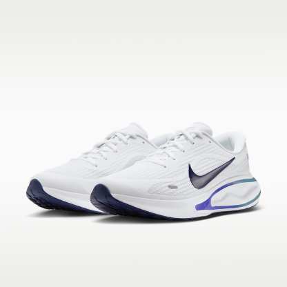 Nike Journey Run Straßenlaufschuh (Herren) – Weiß/Grey Mist/Racer Blue/Midnight Navy