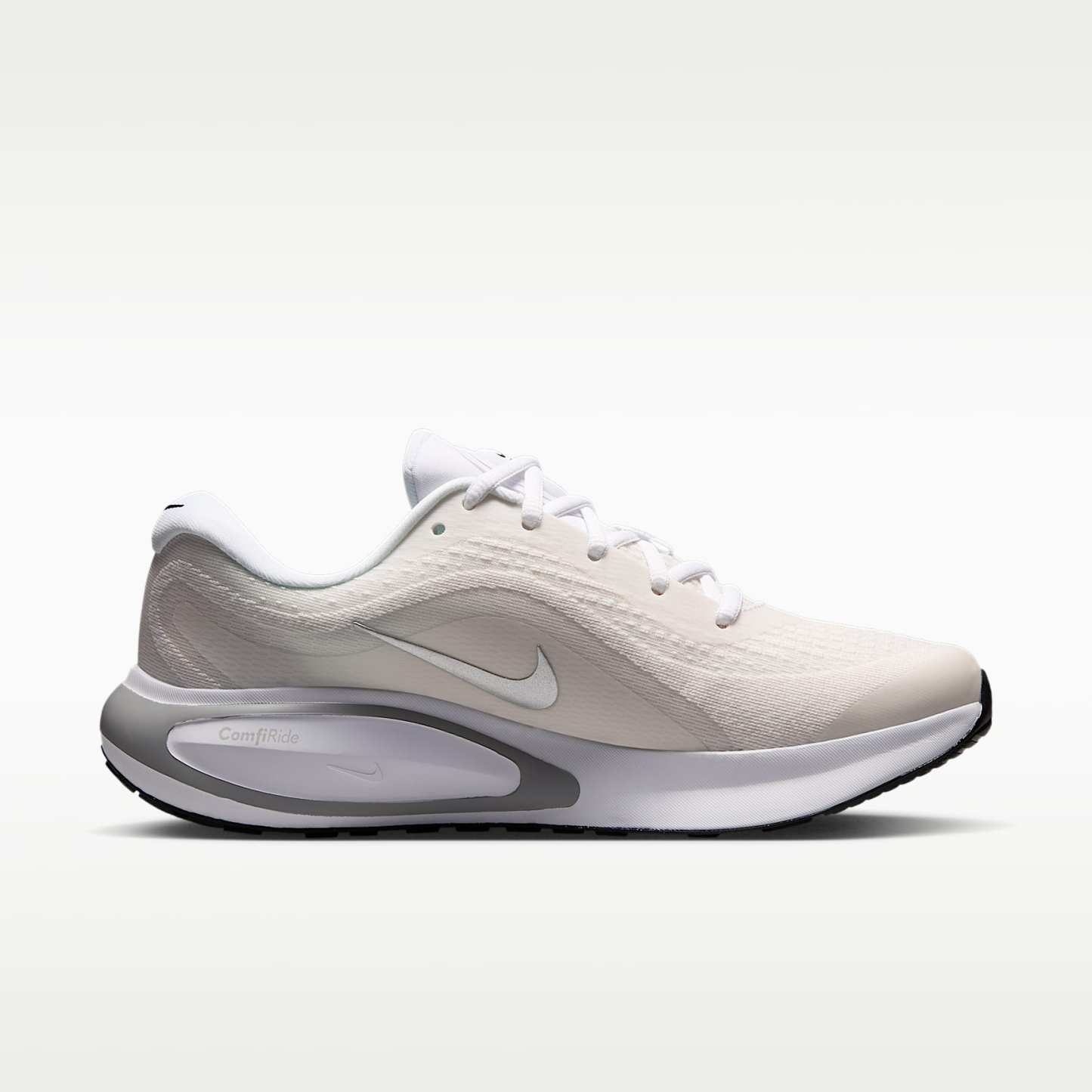 Nike Journey Run Straßenlaufschuh für Damen – Weiß/Sail/Schwarz/Metallic Silver