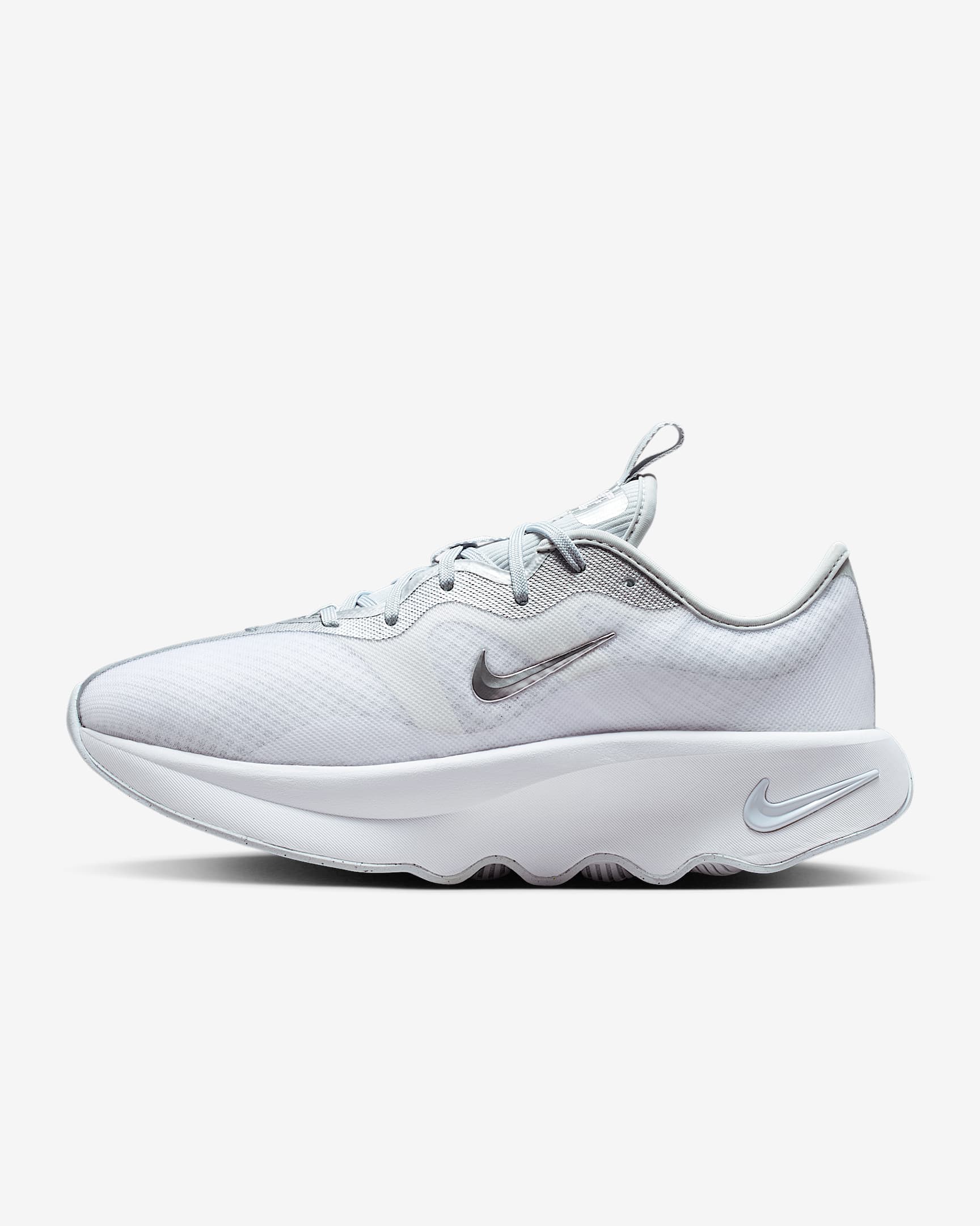 Nike Motiva 2 Walking-Schuhe (Damen) – Weiß/Pure Platinum/Metallic Silver