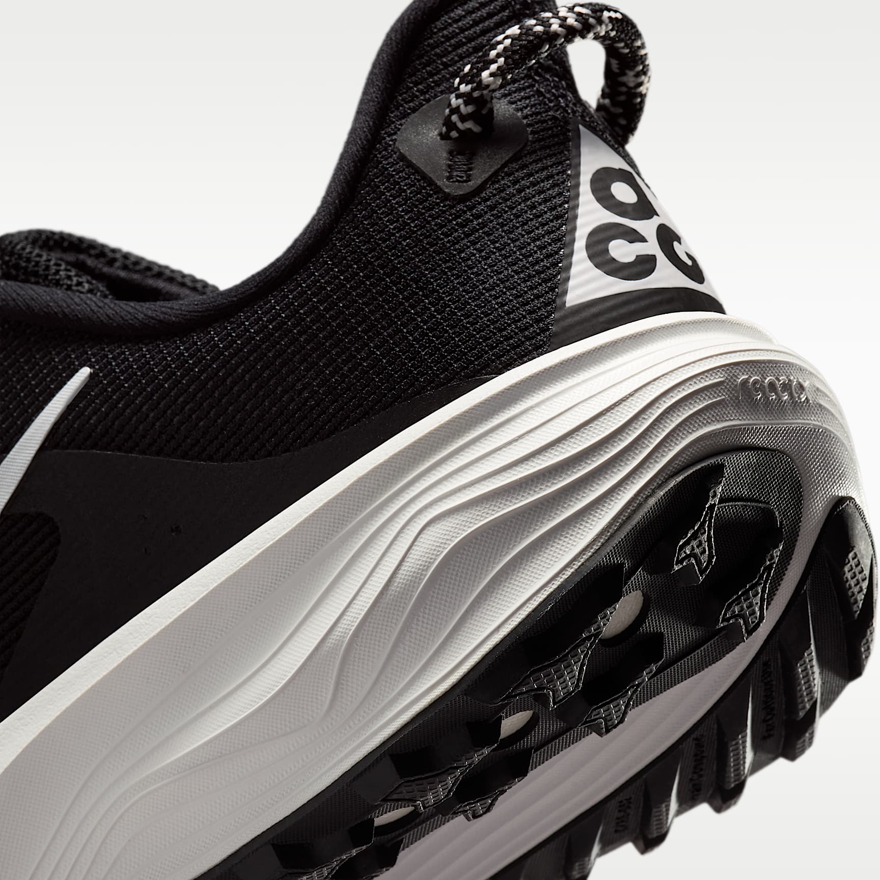 Nike ACG Pegasus Trail Traillaufschuh (Damen) – Schwarz/Anthracite/Summit White