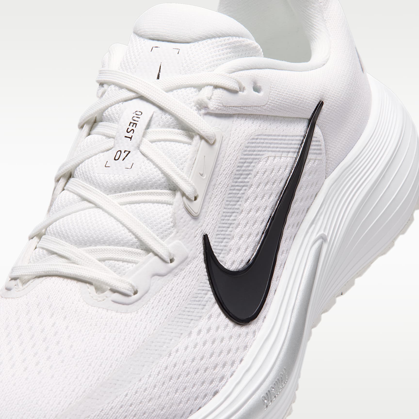 Nike Quest 7 Straßenlaufschuhe (Damen) – Summit White/Weiß/Metallic Silver/Schwarz