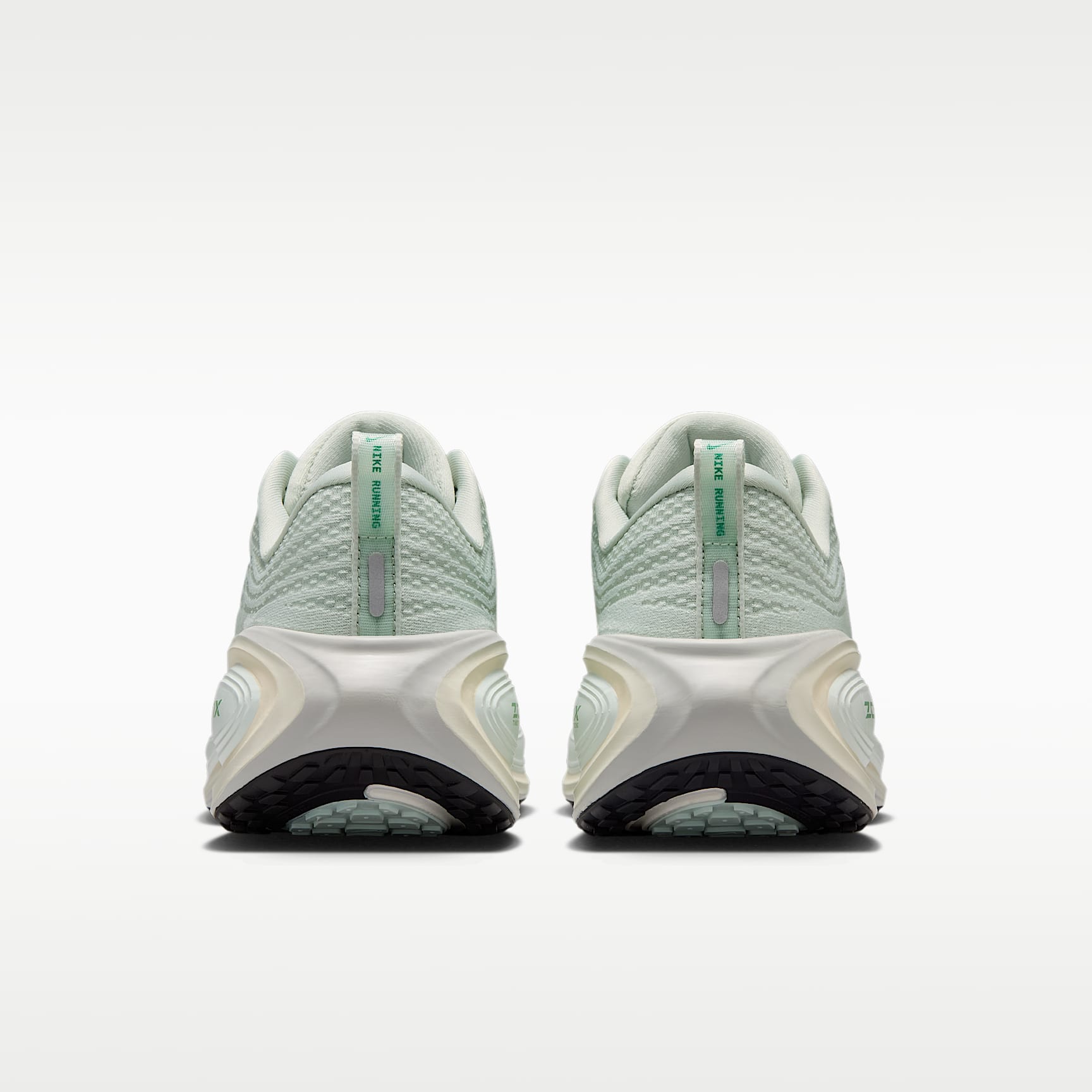Nike Vomero Plus Straßenlaufschuh (Damen) – Light Silver/Barely Green/Sea Glass/Metallic Silver