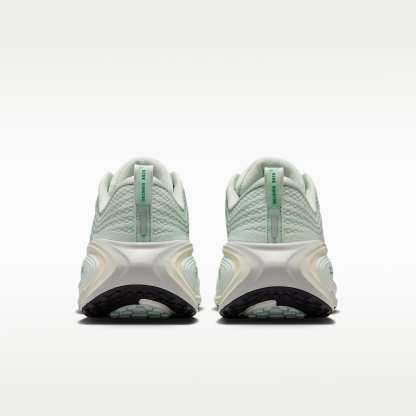 Nike Vomero Plus Straßenlaufschuh (Damen) – Light Silver/Barely Green/Sea Glass/Metallic Silver