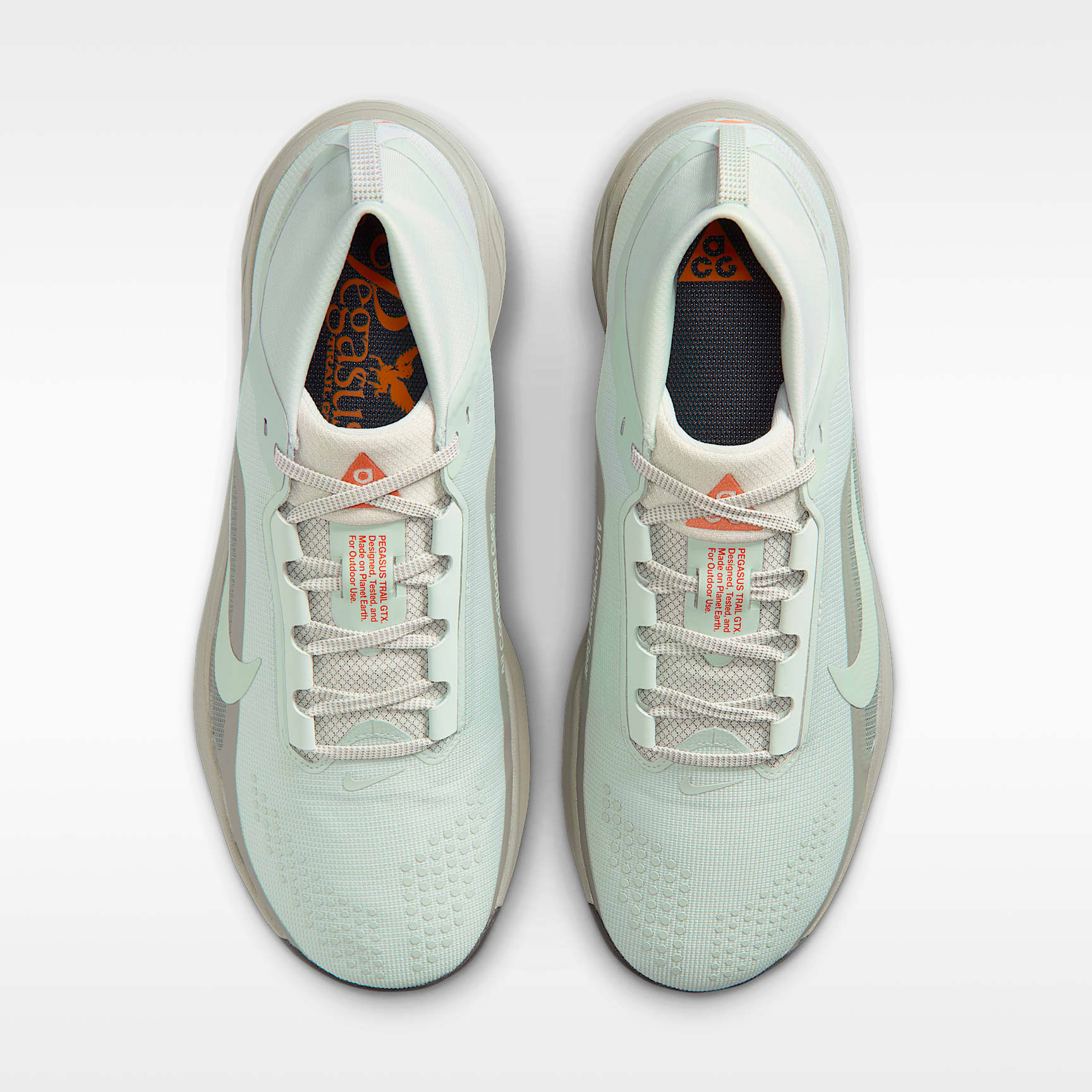 ACG Pegasus Trail GORE-TEX wasserdichter Traillaufschuh (Herren) – Light Silver/Light Army/Safety Orange/Light Silver