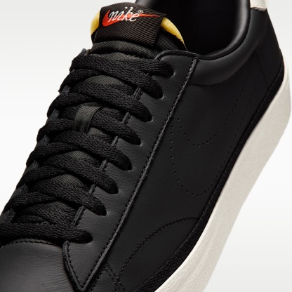Nike Tennis Classic Schuh (Herren) – Schwarz/Sail/Team Orange/Schwarz