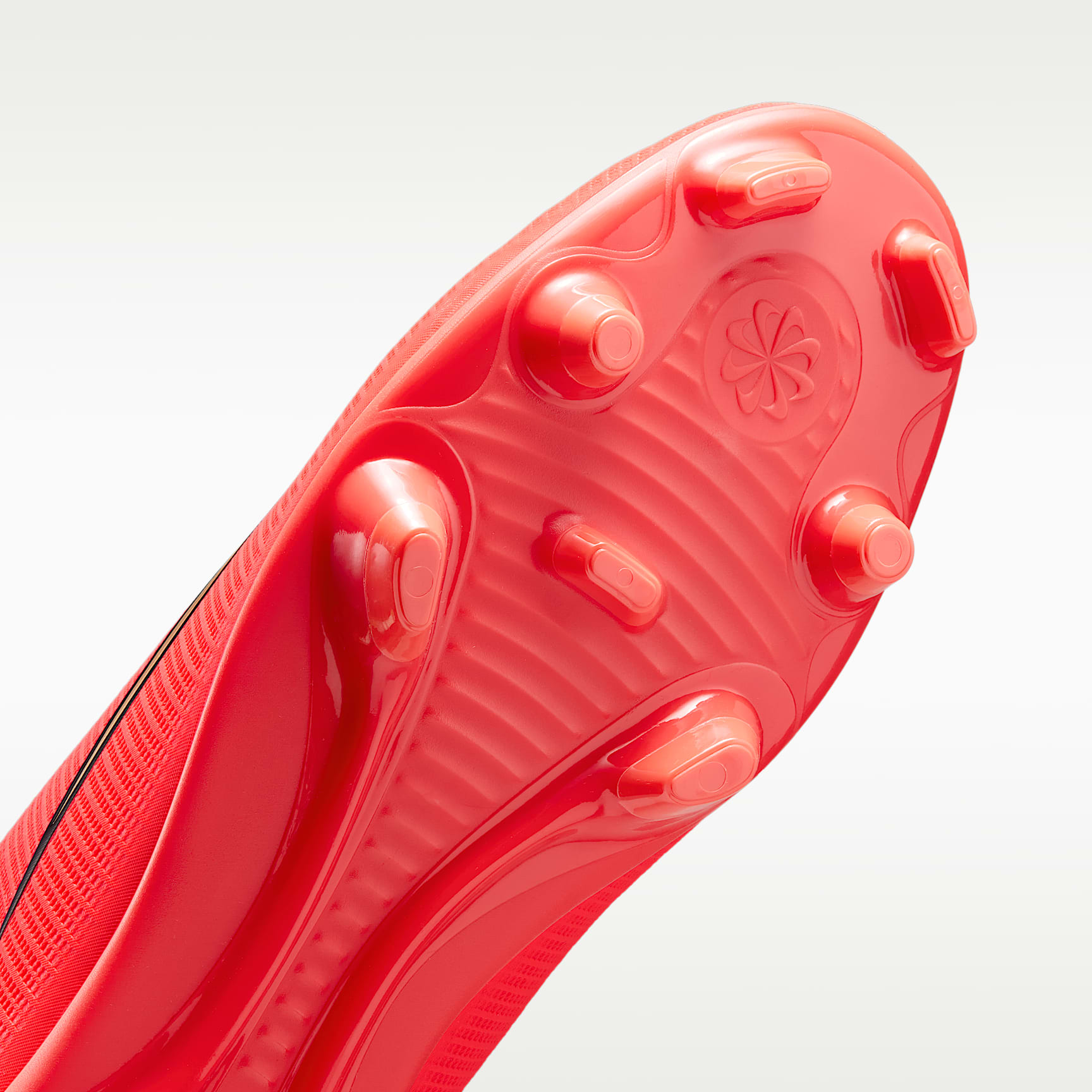 Nike Mercurial Vapor 17 Club Low-Top-Fußballschuh für verschiedene Böden – Bright Crimson/Blur