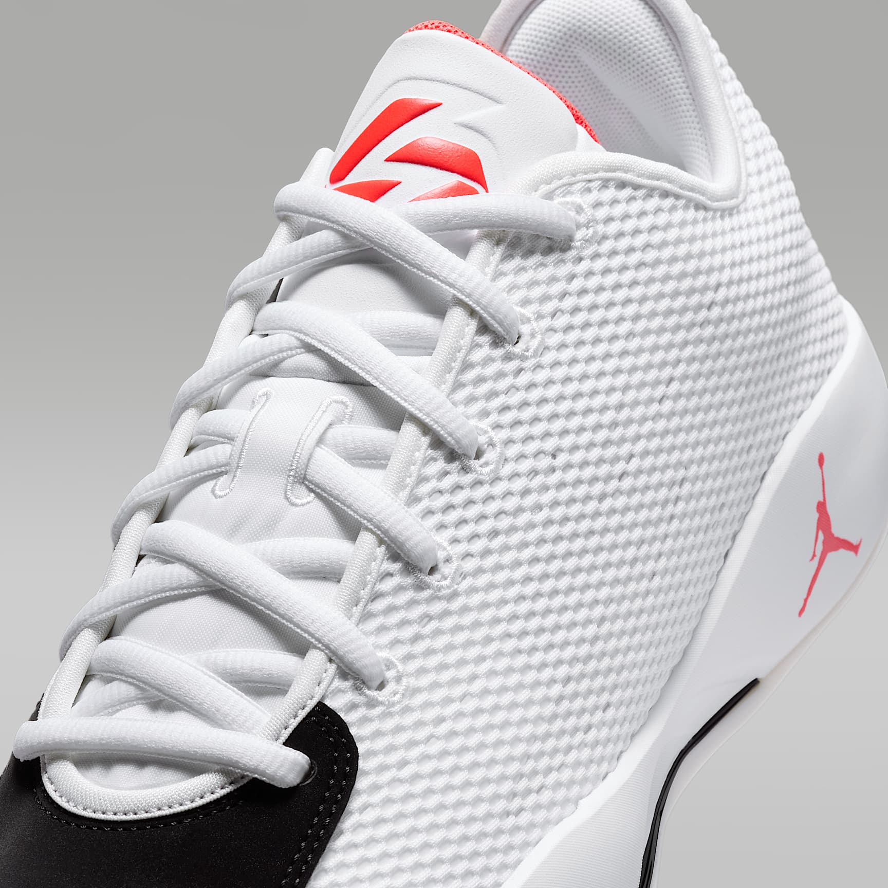 Luka 77 Basketballschuh – Weiß/Schwarz/Sail/Bright Crimson