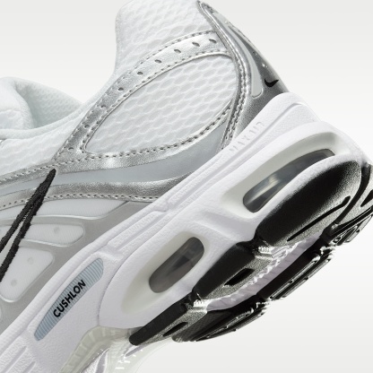 Nike Air Max Moto 2K Schuh mit reflektierenden Akzenten (Damen) – Weiß/Metallic Silver/Schwarz/Photon Dust