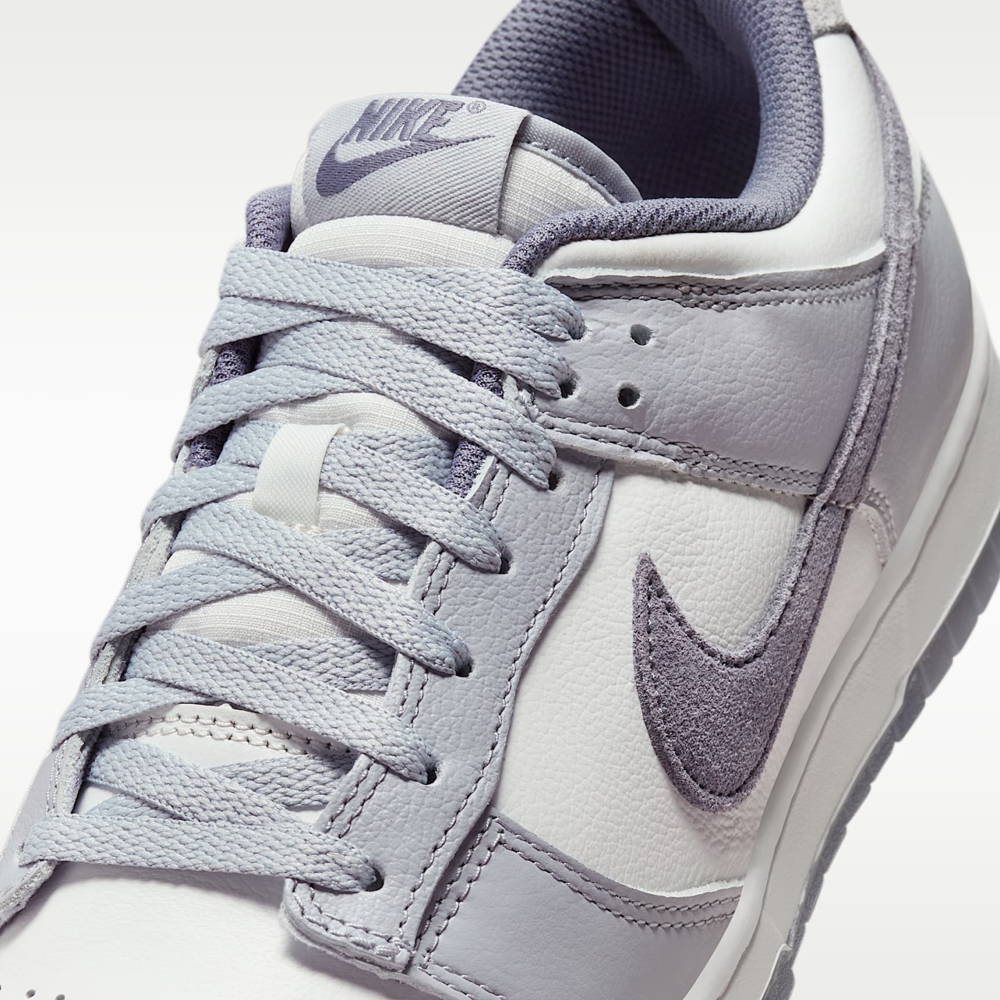 Nike Dunk Low Retro SE Herrenschuh – Weiß/Platinum Tint/Pure Platinum/Light Carbon