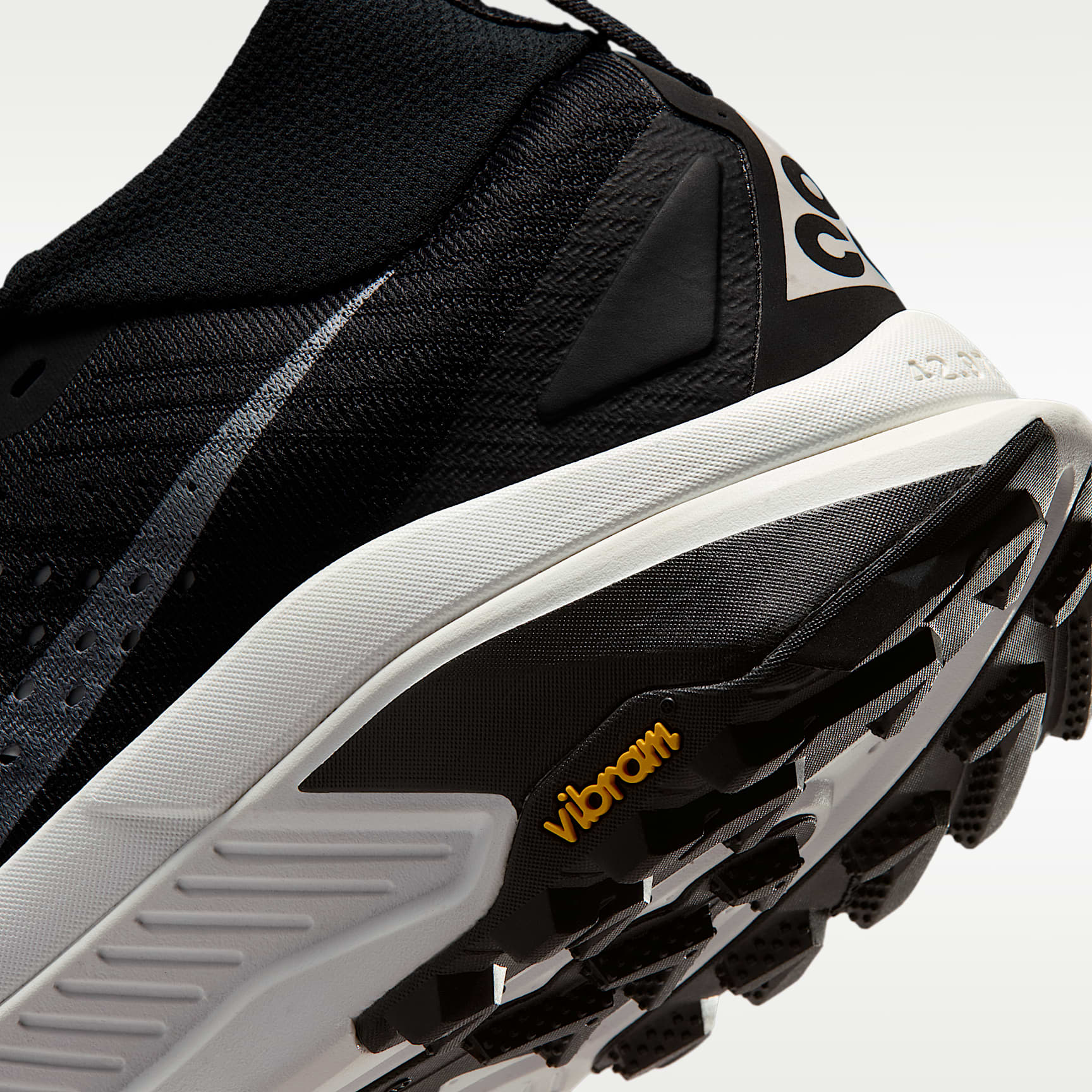ACG Zegama Trail Traillaufschuh (Herren) – Schwarz/Safety Orange/Anthracite/Summit White