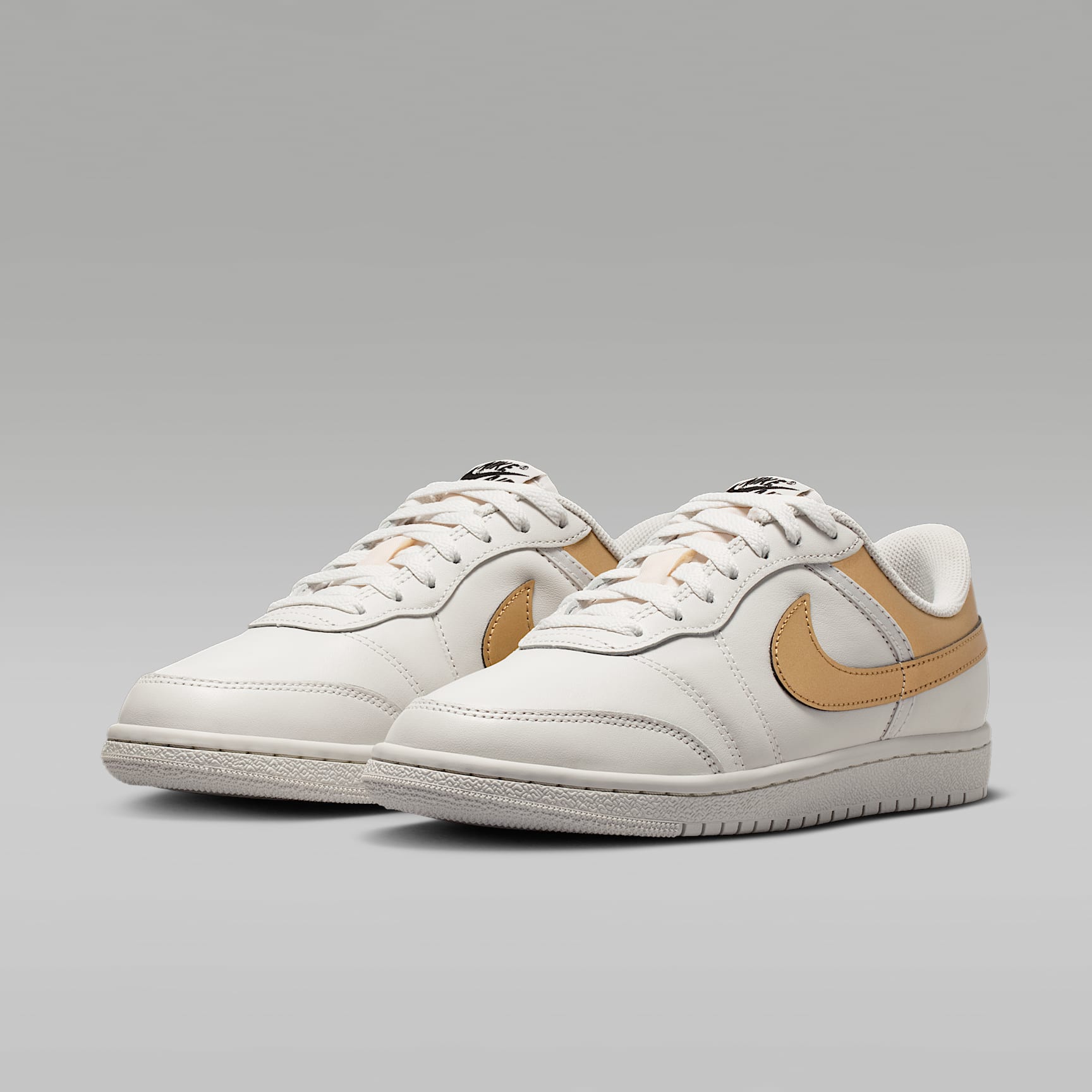 Air Jordan Skyline Low Damenschuh – Swan/Schwarz/Metallic Gold