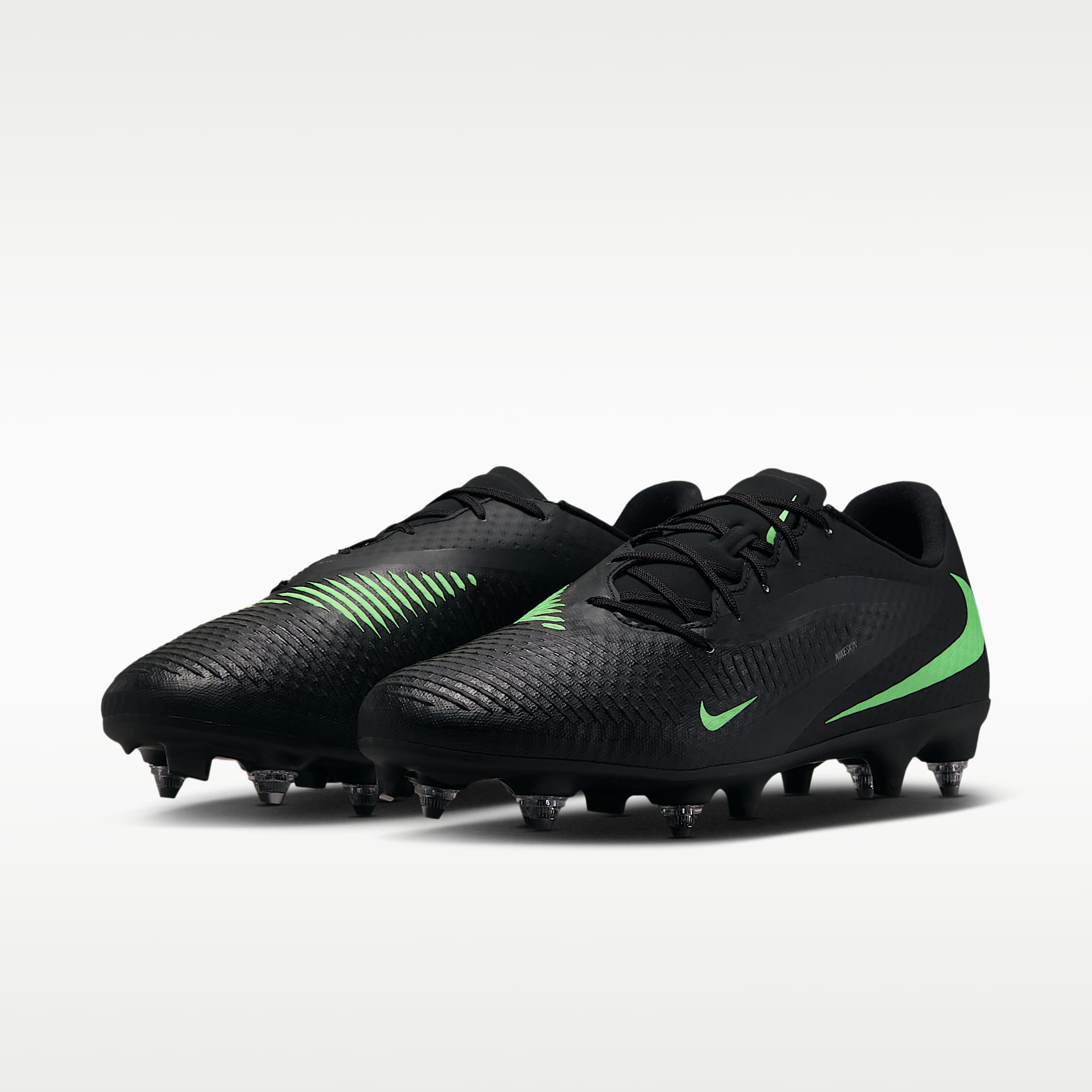 Nike Phantom 6 Low Academy Fußballschuh für weichen Rasen – Schwarz/Schwarz/Illusion Green