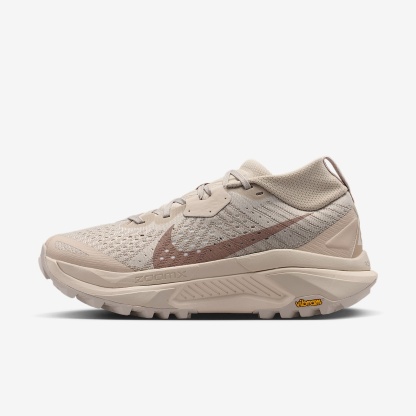 ACG Zegama Trail Traillaufschuh (Damen) – Cream II/Safety Orange/Light Orewood Brown