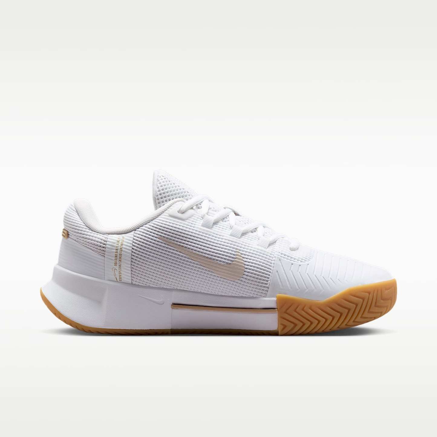 Nike GP Challenge 1.5 Hartplatz-Tennisschuh (Damen) – Weiß/Summit White/Linen/Light Orewood Brown