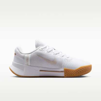 Nike GP Challenge 1.5 Hartplatz-Tennisschuh (Damen) – Weiß/Summit White/Linen/Light Orewood Brown