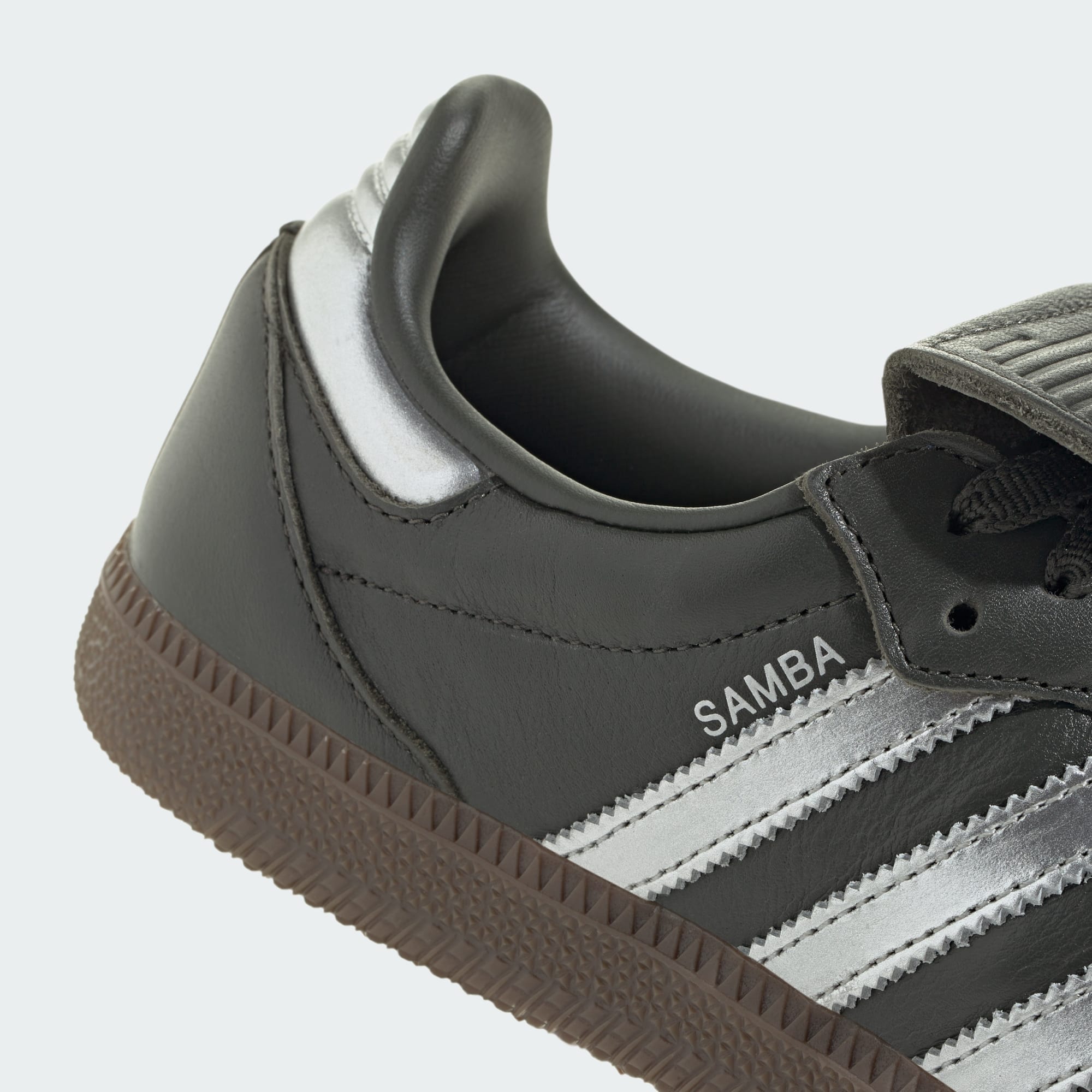 Samba LT Schuh – Legend Earth / Silver Metallic / Gum – JP6144