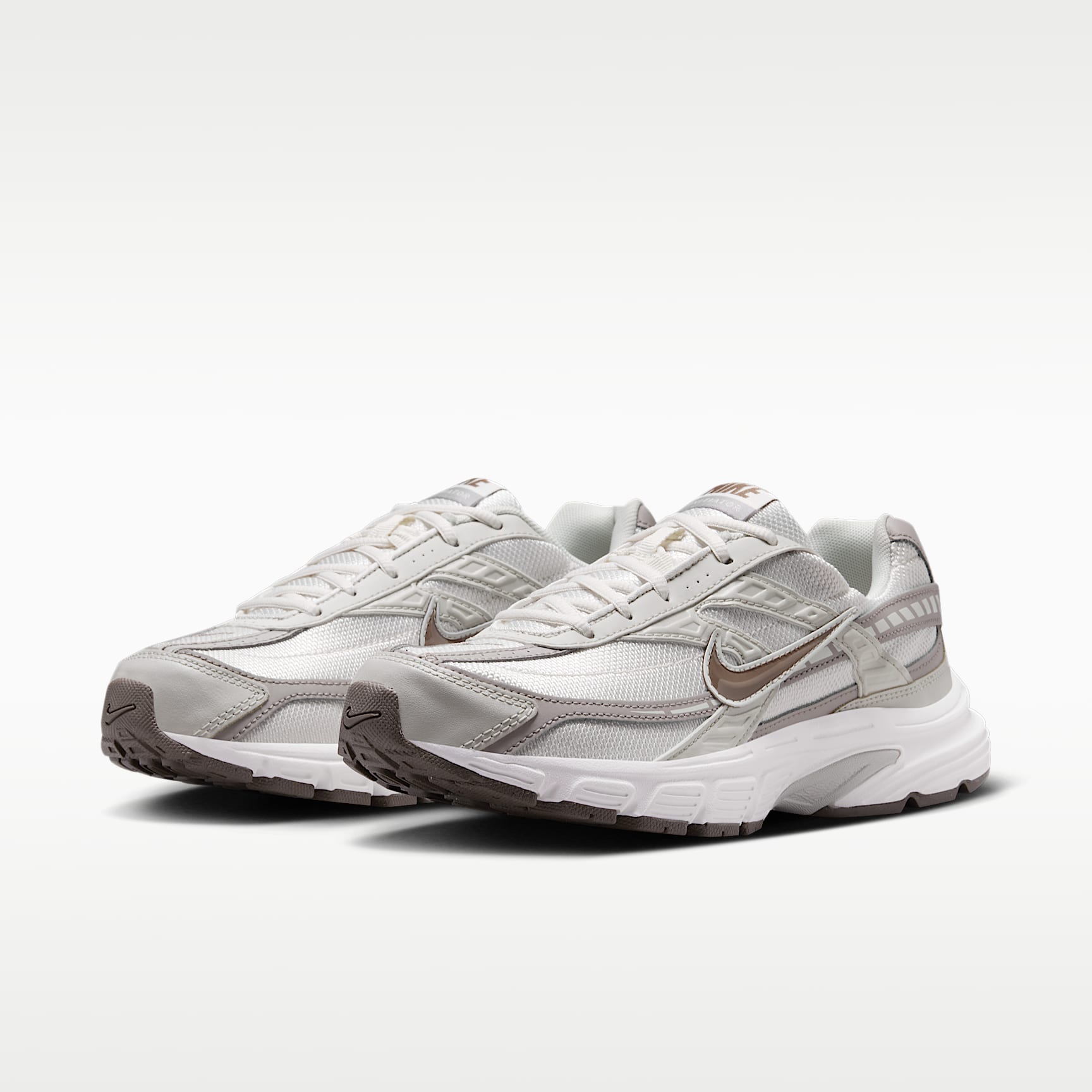 Nike Initiator Damenschuh – Phantom/Light Bone/Sail/Mink Brown
