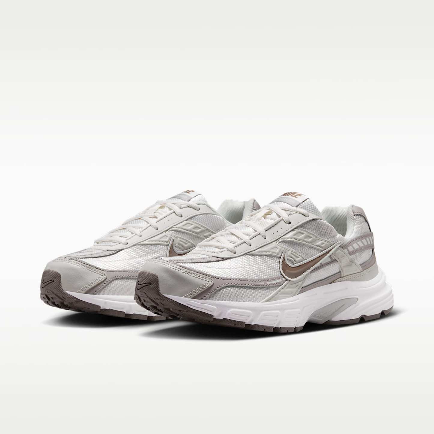 Nike Initiator Damenschuh – Phantom/Light Bone/Sail/Mink Brown