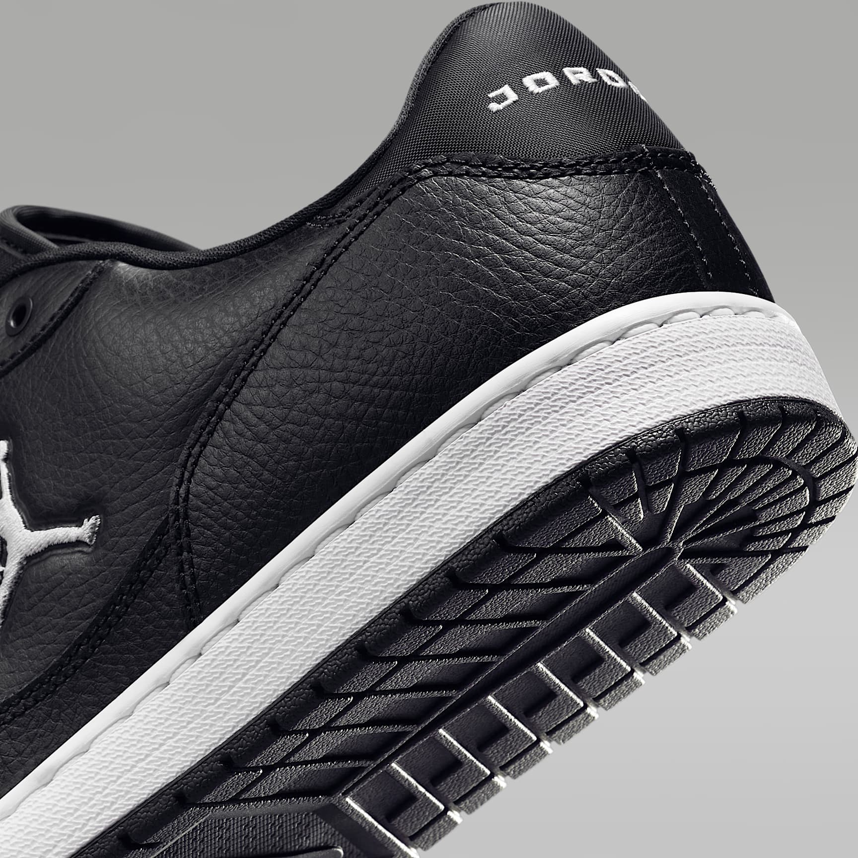Jordan Court Connect Low Herrenschuhe – Schwarz/Weiß