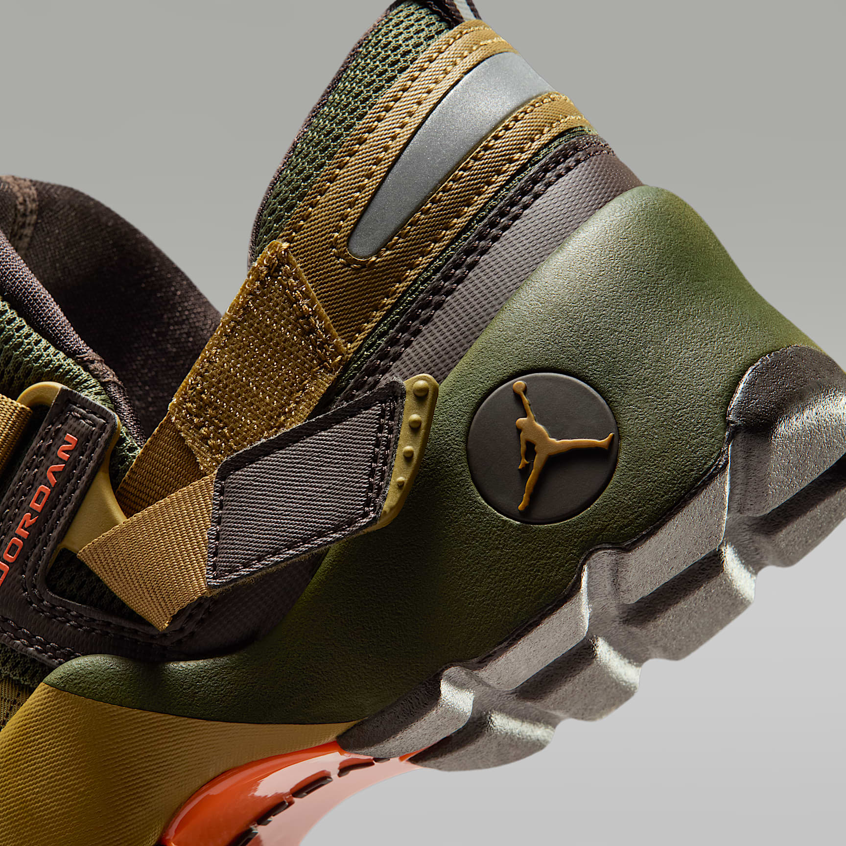 Jordan Trunner LX Schuh (Damen) – Brown Kelp/Cargo Khaki/Velvet Brown/Wild Mango